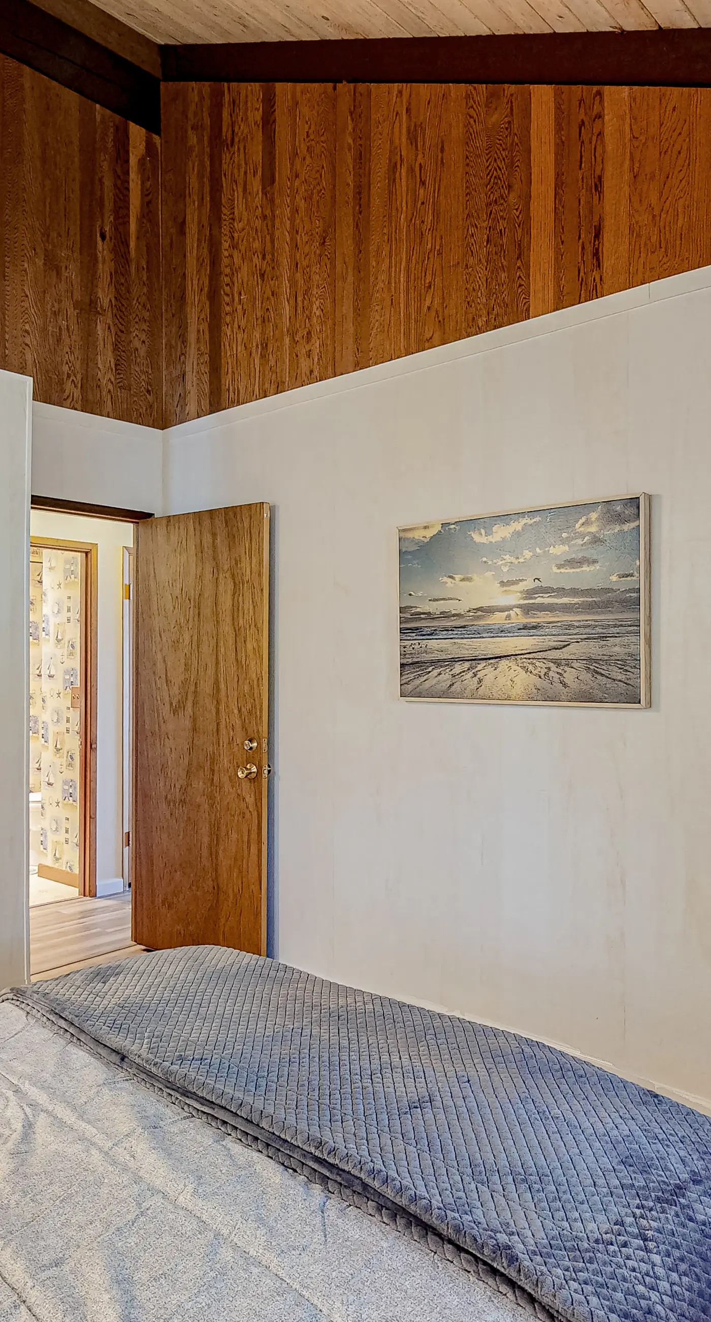 Quaint Dog Friendly Escape Near Town and Beach with Ocean Views and High Speed WiFi