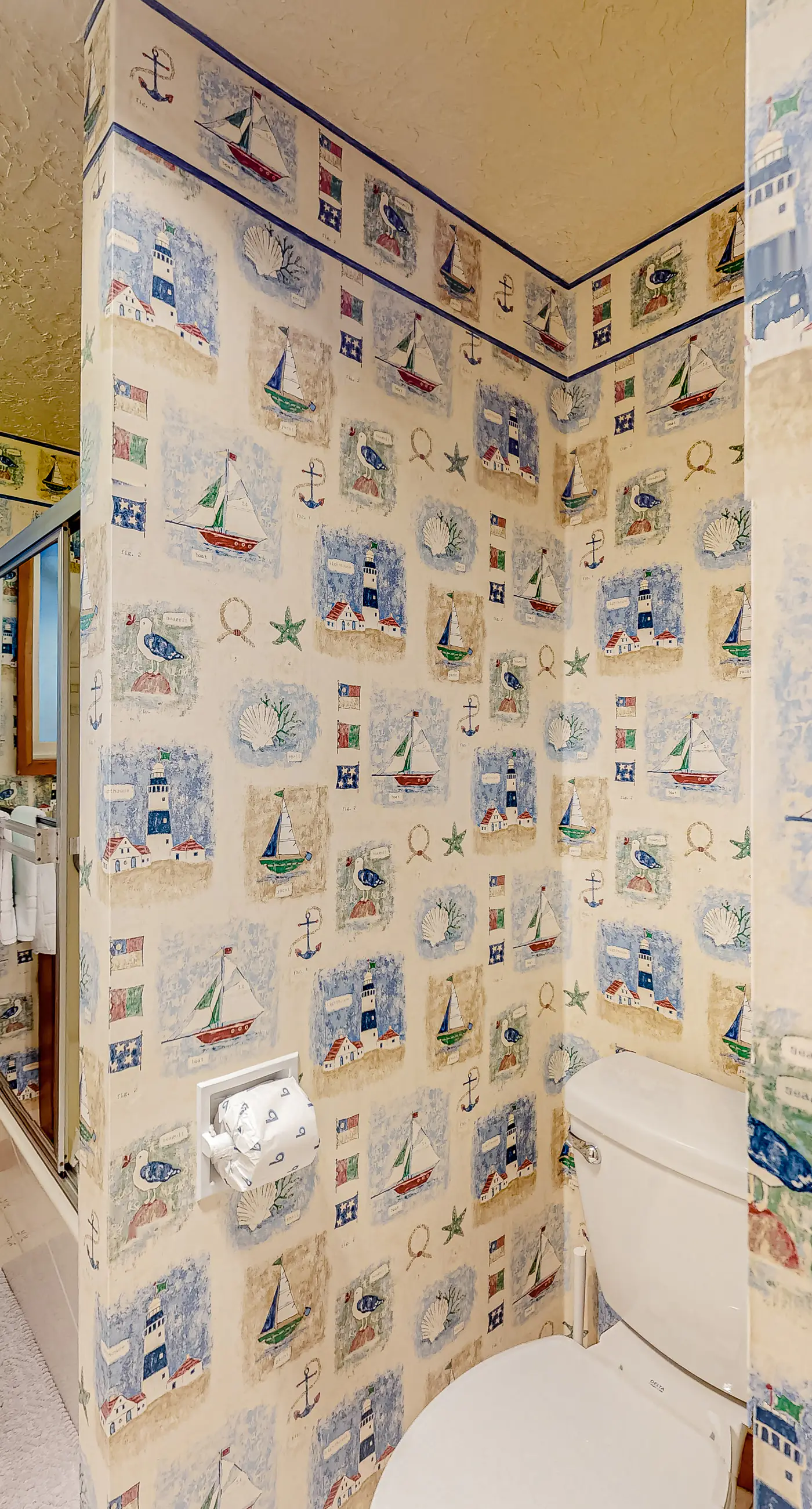 Quaint Dog Friendly Escape Near Town and Beach with Ocean Views and High Speed WiFi