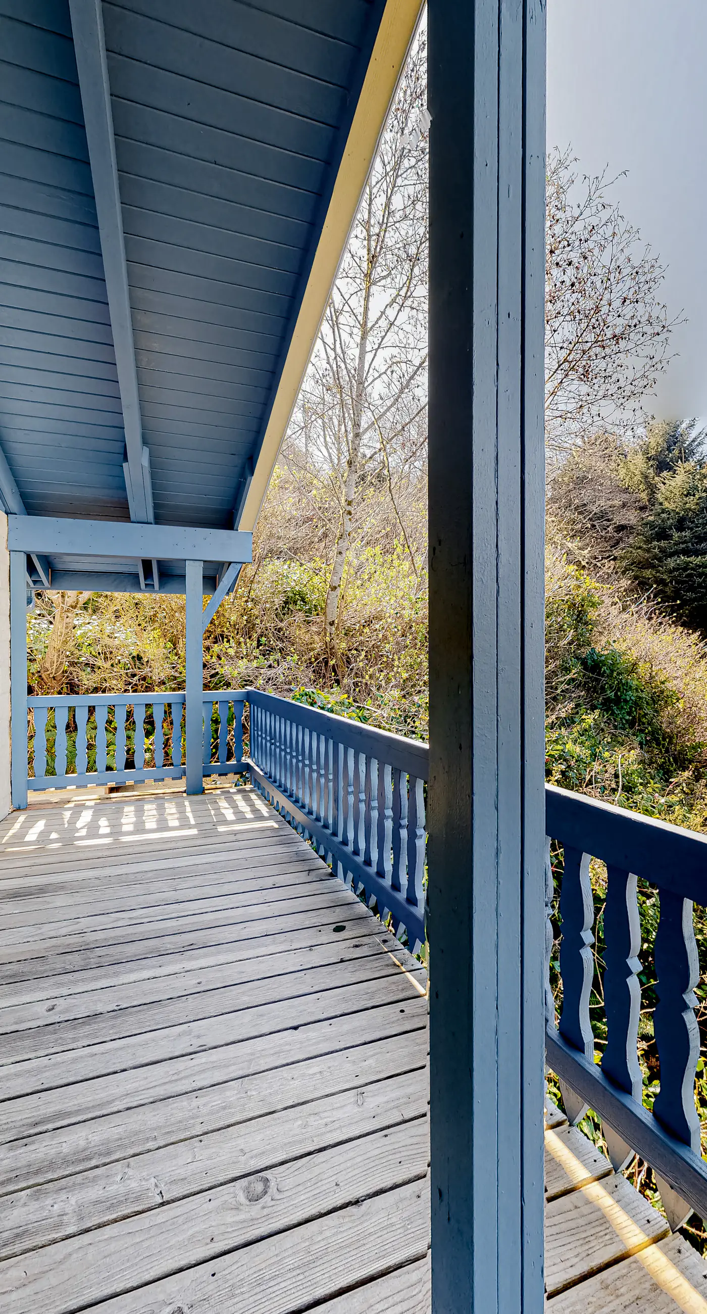 Quaint Dog Friendly Escape Near Town and Beach with Ocean Views and High Speed WiFi