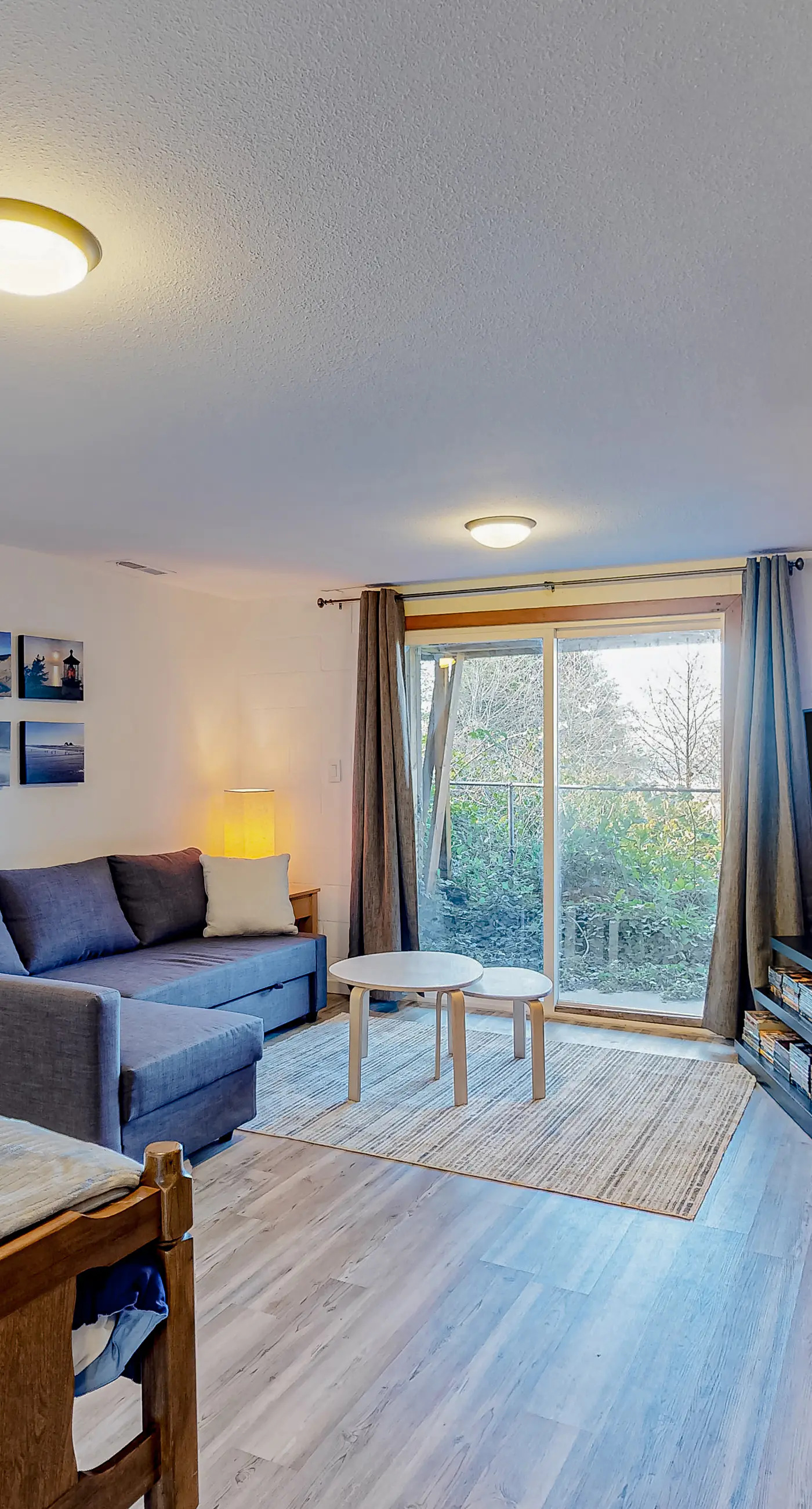 Quaint Dog Friendly Escape Near Town and Beach with Ocean Views and High Speed WiFi