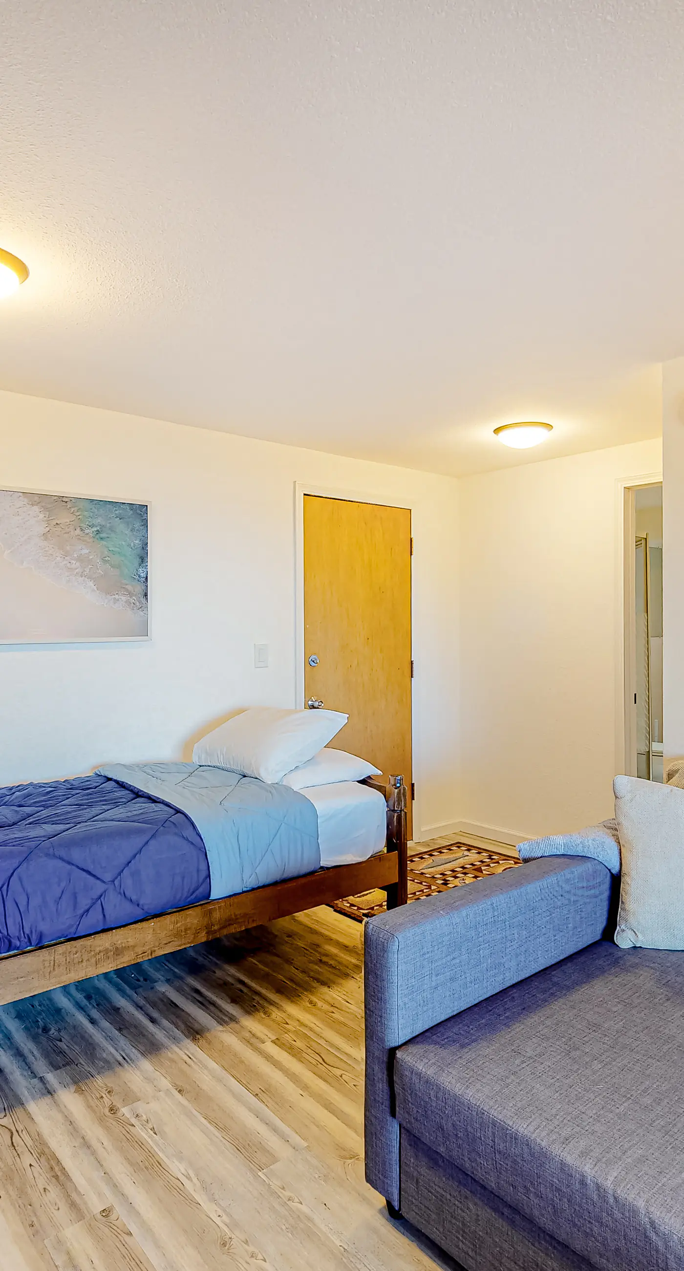 Quaint Dog Friendly Escape Near Town and Beach with Ocean Views and High Speed WiFi