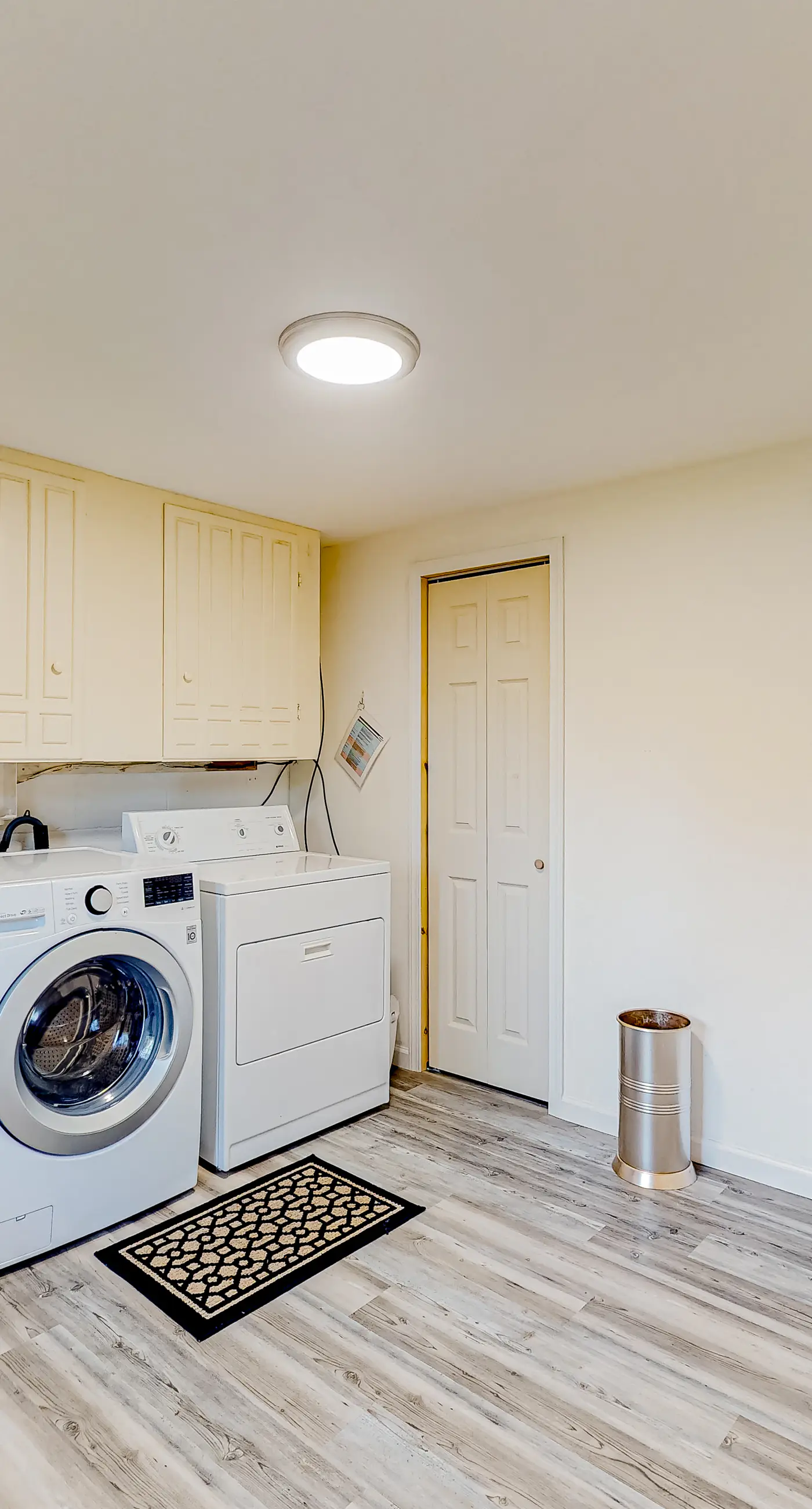 Quaint Dog Friendly Escape Near Town and Beach with Ocean Views and High Speed WiFi
