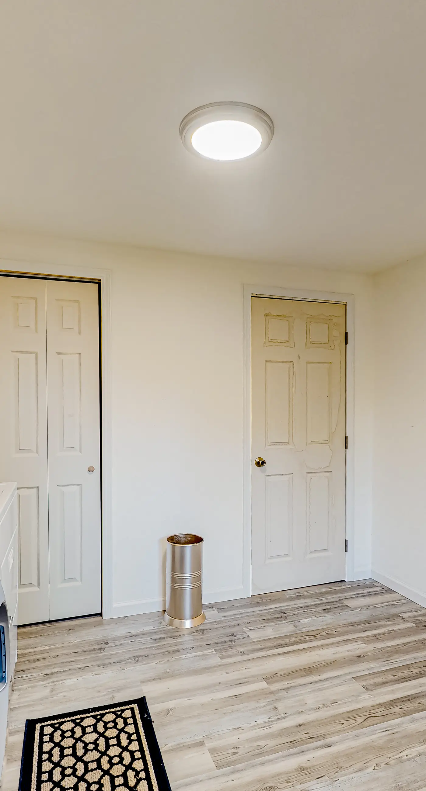 Quaint Dog Friendly Escape Near Town and Beach with Ocean Views and High Speed WiFi