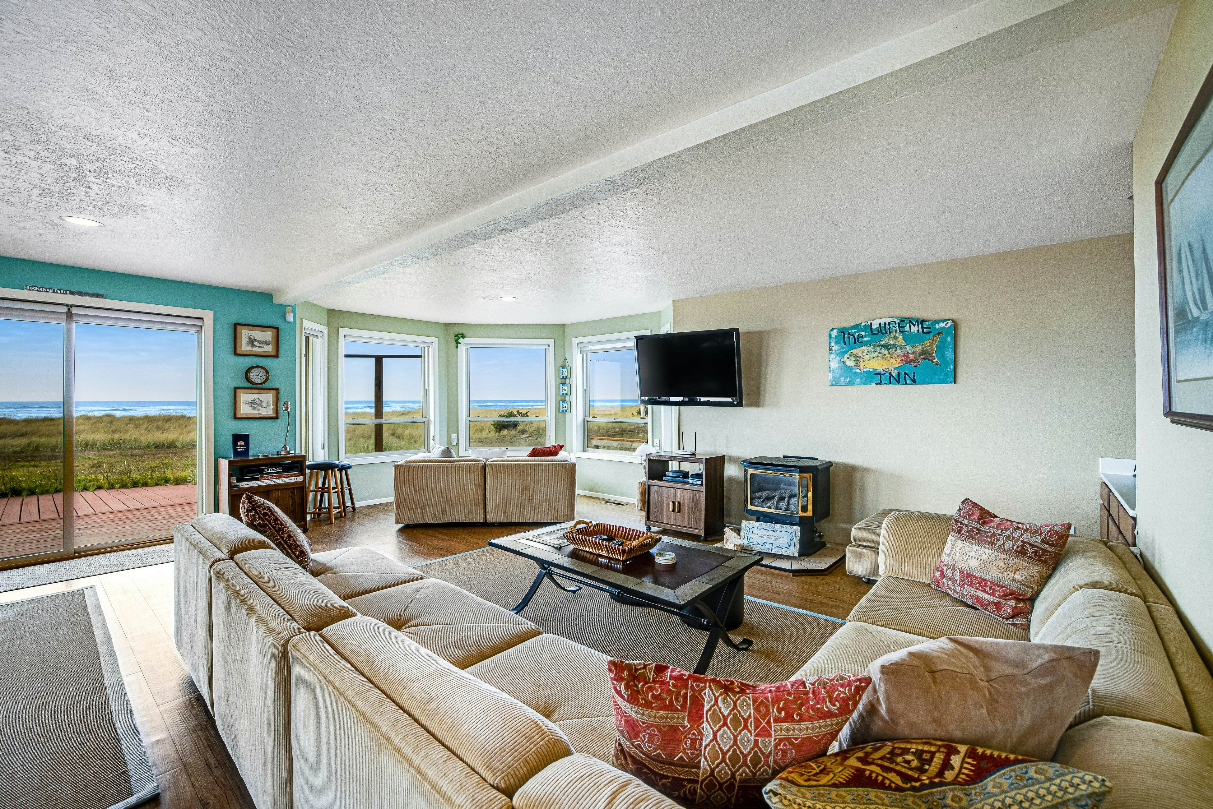 Oceanfront Home with Incredible Views, Patio, Deck & WiFi - Steps to the Beach