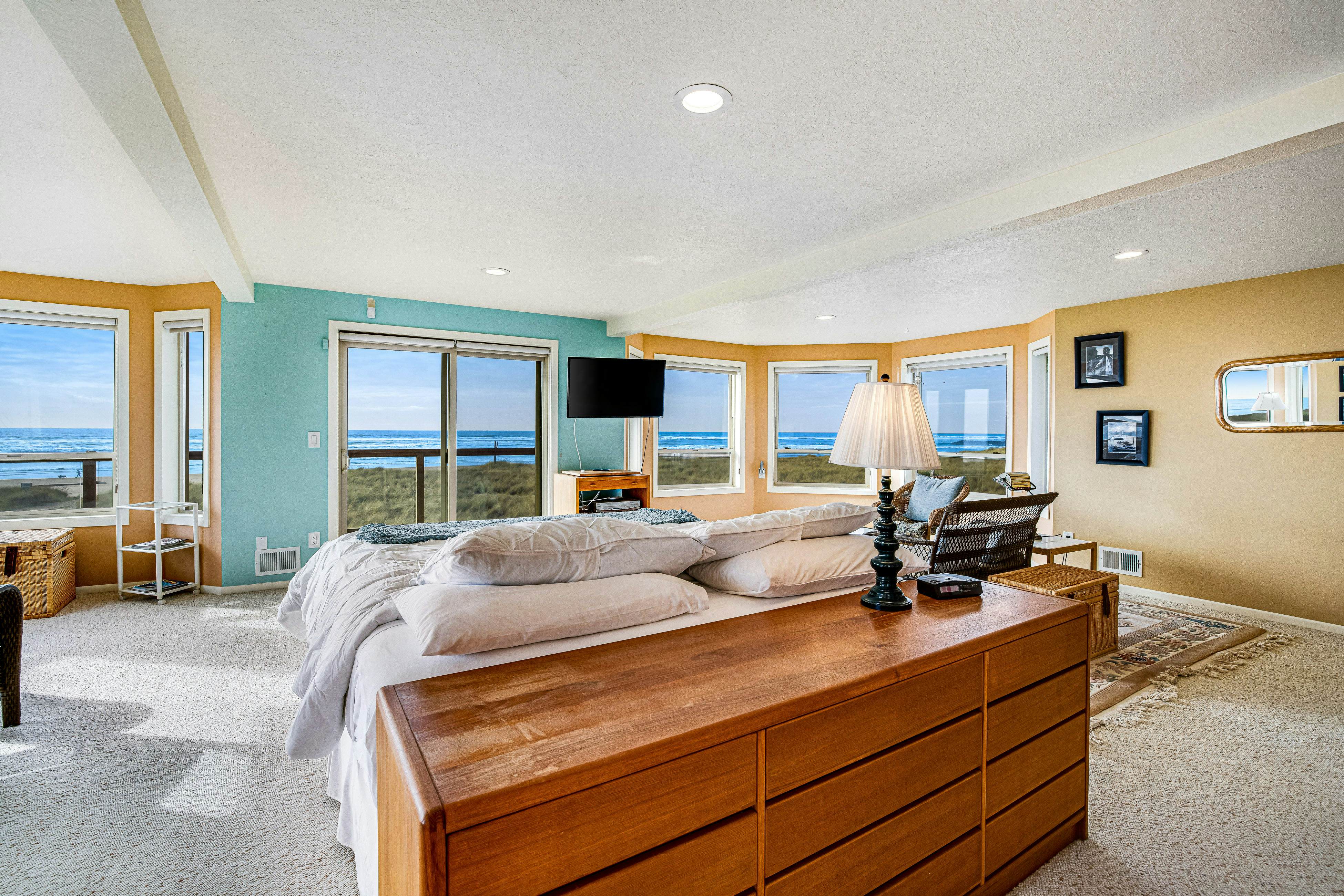 Oceanfront Home with Incredible Views, Patio, Deck & WiFi - Steps to the Beach