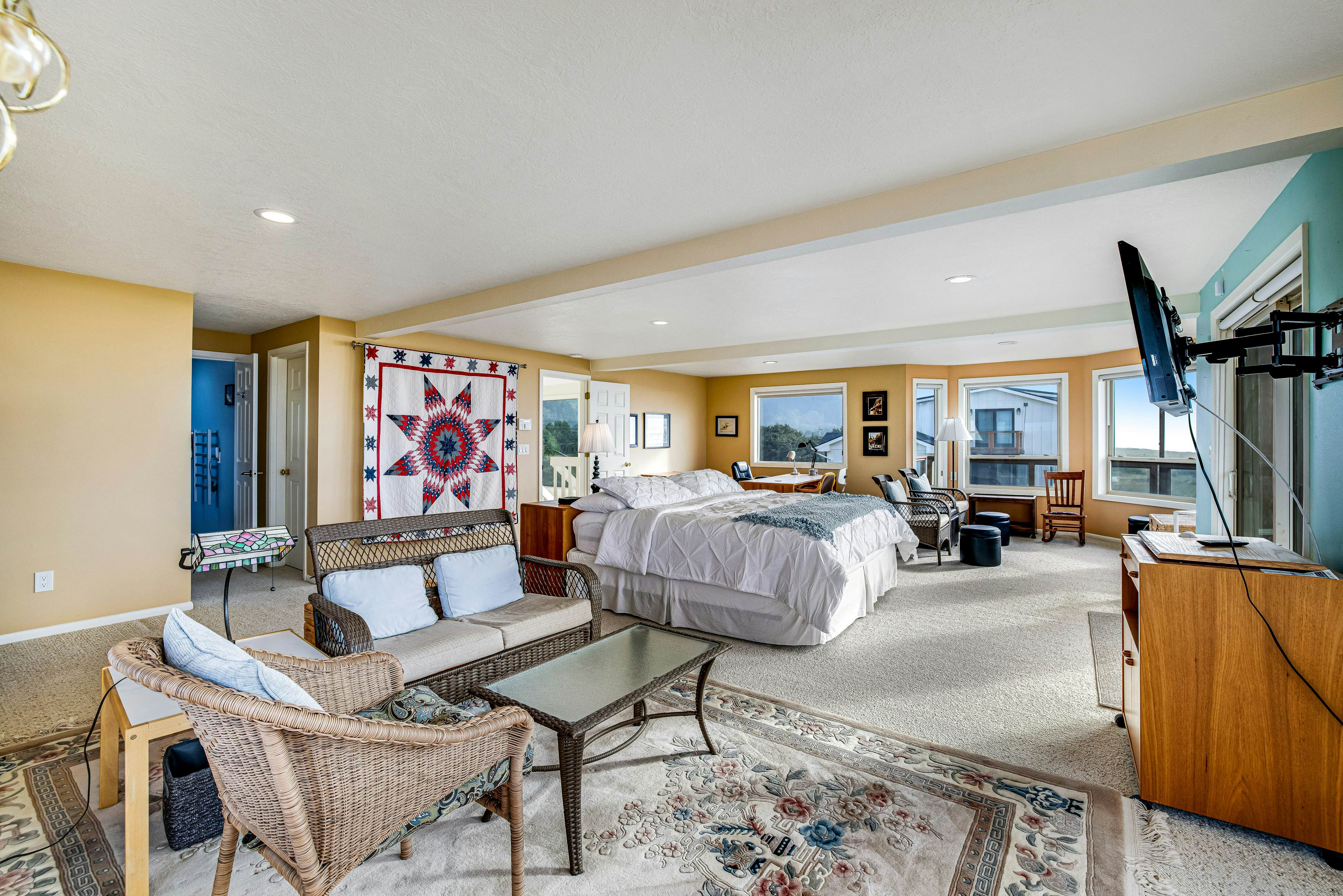 Oceanfront Home with Incredible Views, Patio, Deck & WiFi - Steps to the Beach