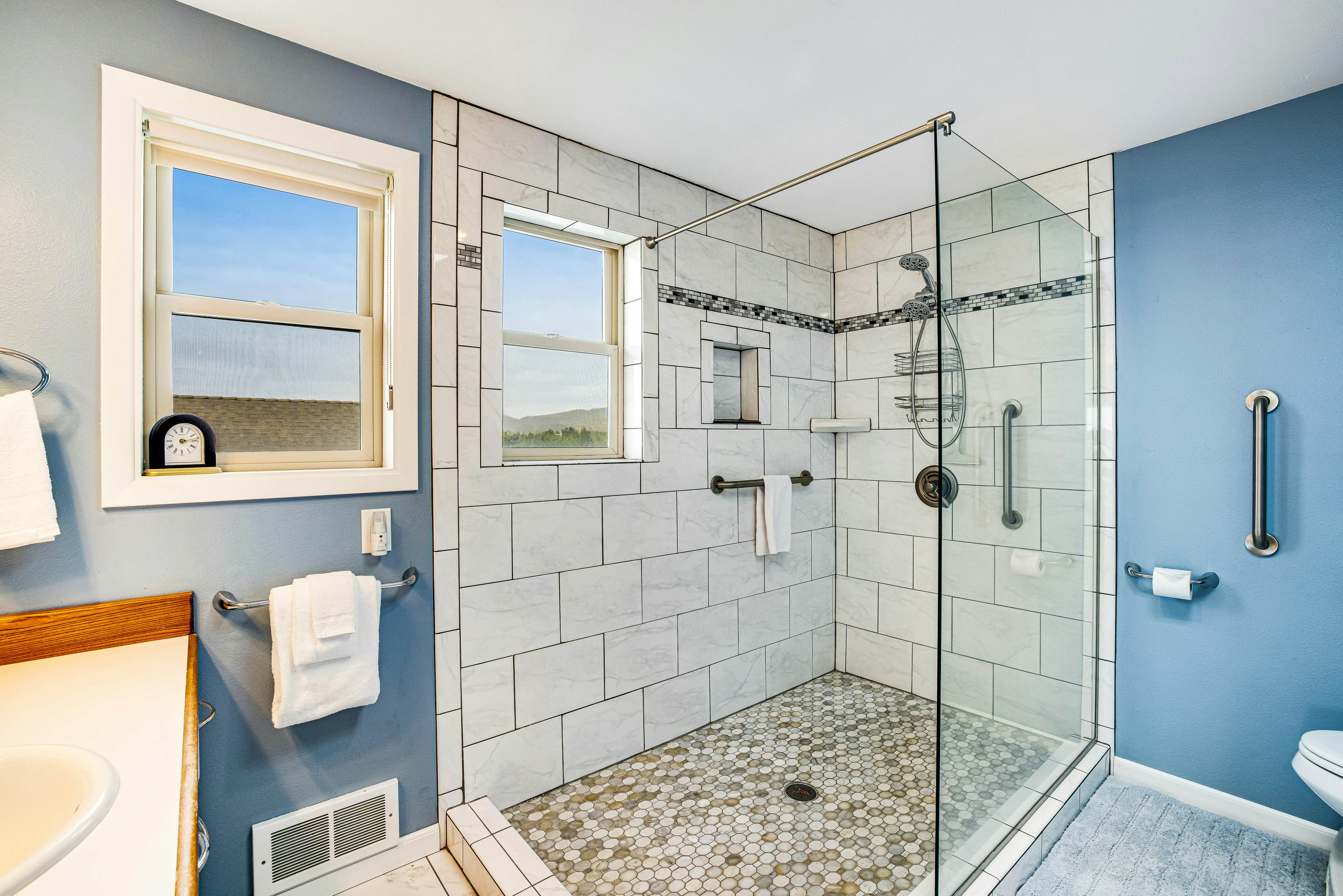 Oceanfront Home with Incredible Views, Patio, Deck & WiFi - Steps to the Beach