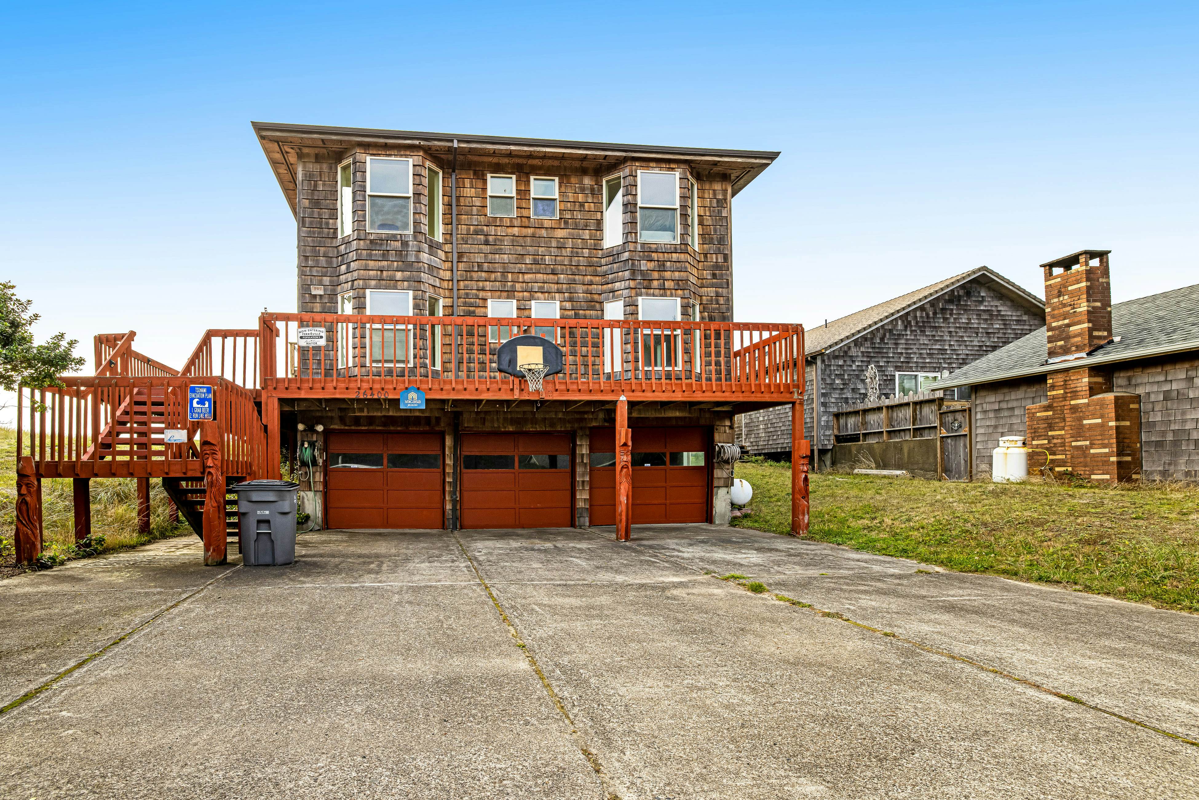 Oceanfront Home with Incredible Views, Patio, Deck & WiFi - Steps to the Beach