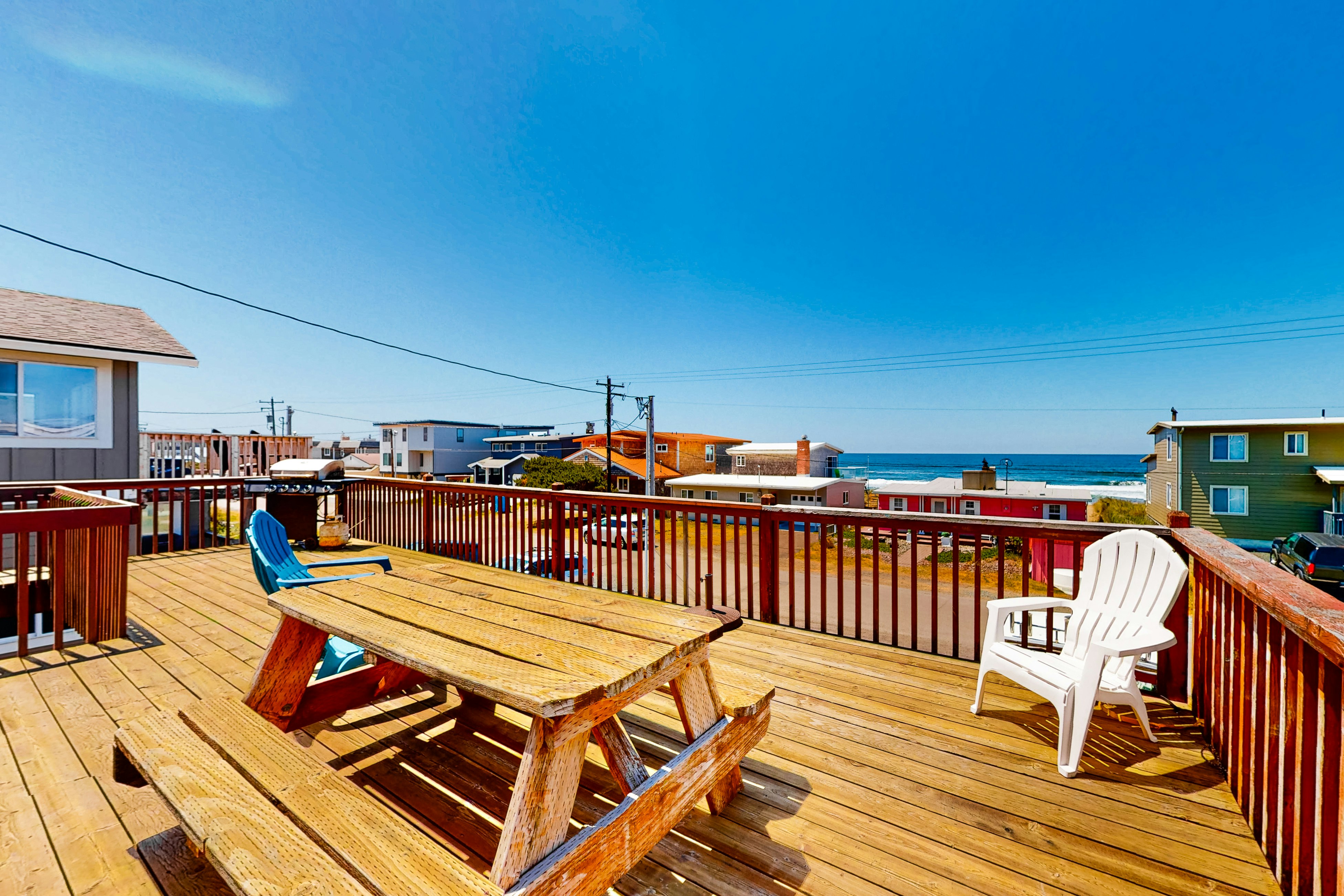 Rustic-chic treasure with deck, grill, wood stove, outdoor shower - dogs ok