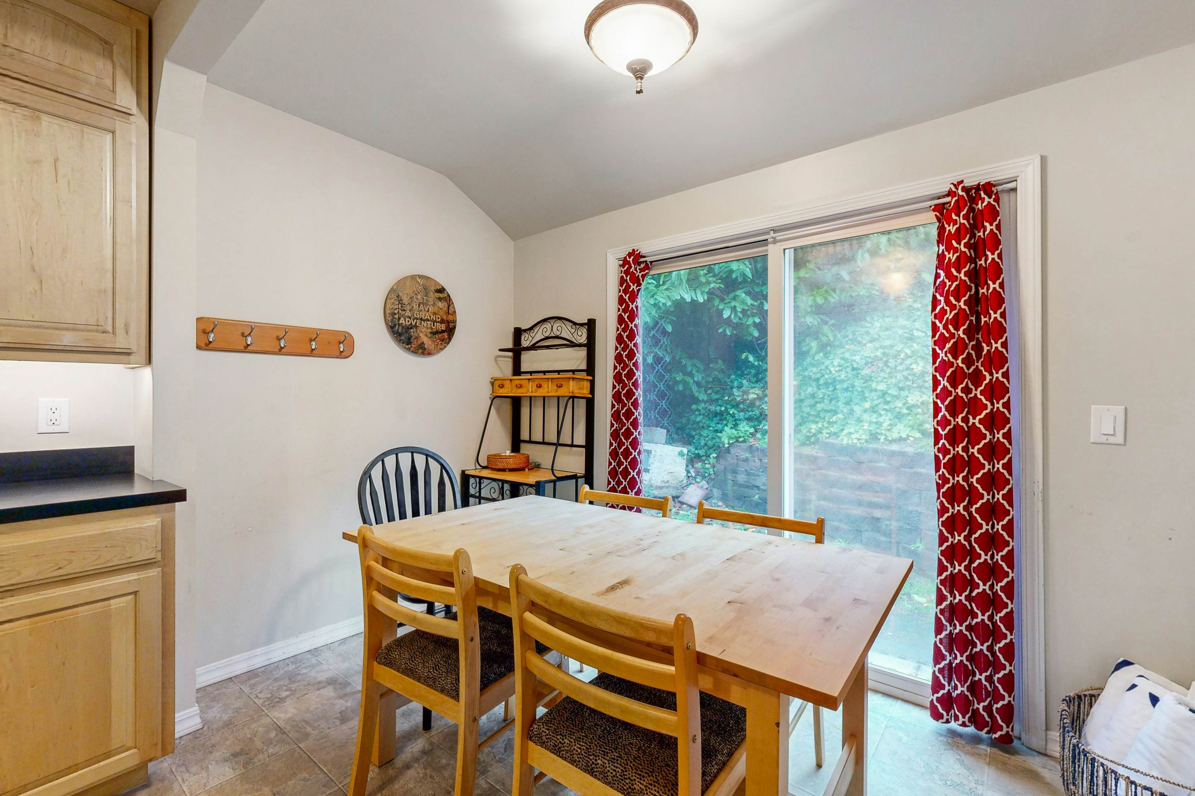 Coastal Craftsman with picture perfect bay views walk to Barview Jetty Beach