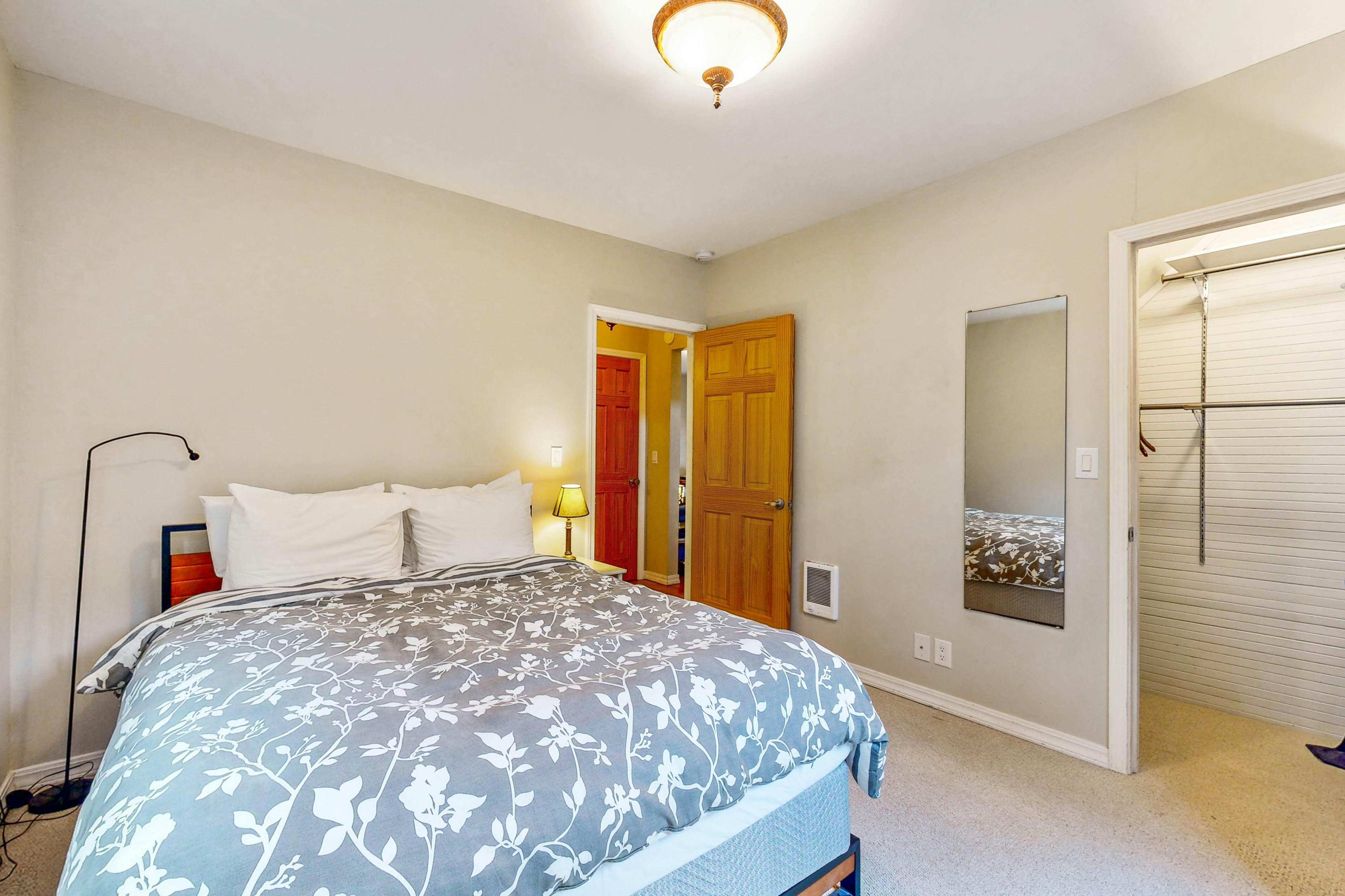 Coastal Craftsman with picture perfect bay views walk to Barview Jetty Beach