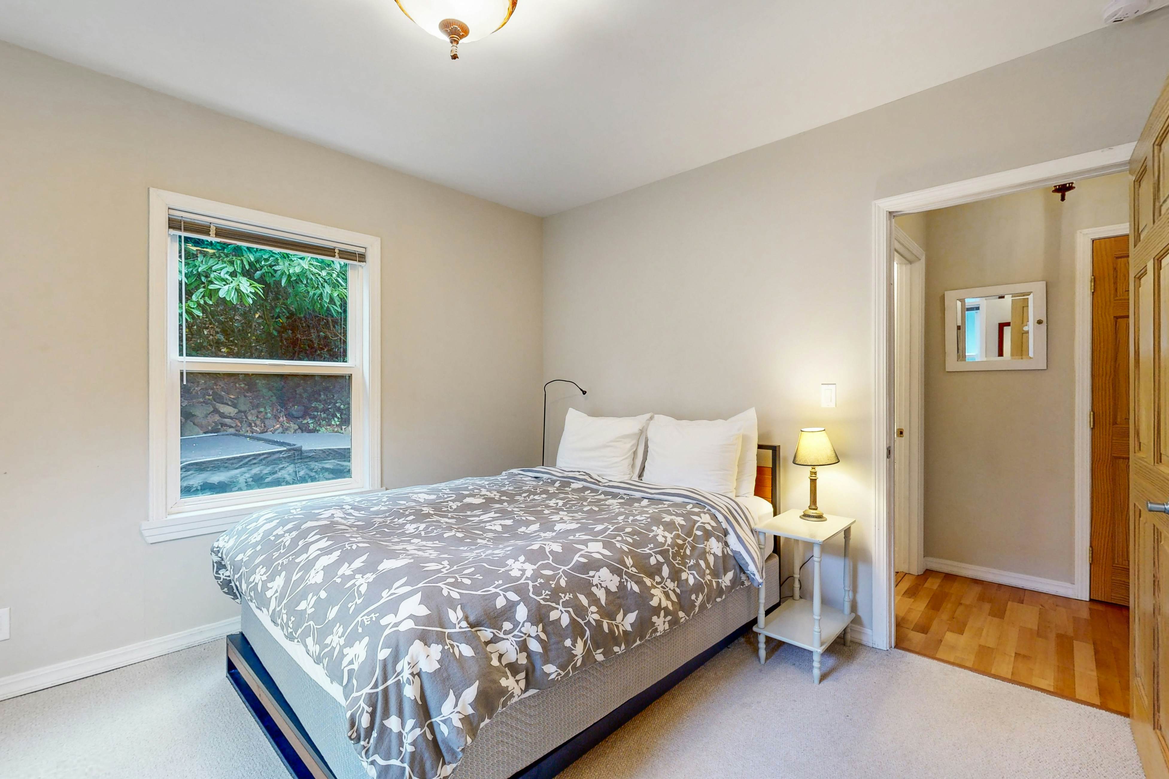 Coastal Craftsman with picture perfect bay views walk to Barview Jetty Beach