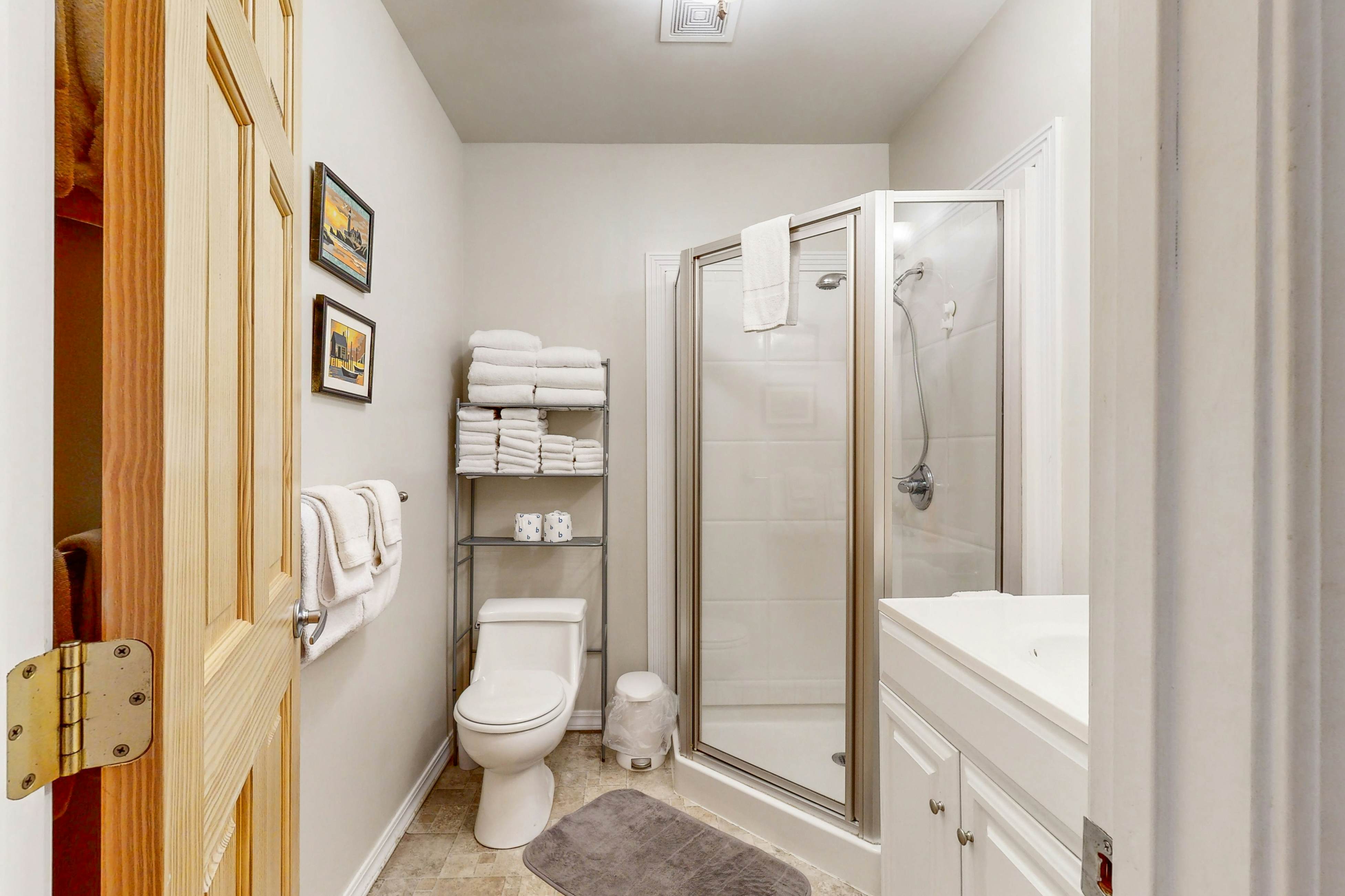 Coastal Craftsman with picture perfect bay views walk to Barview Jetty Beach