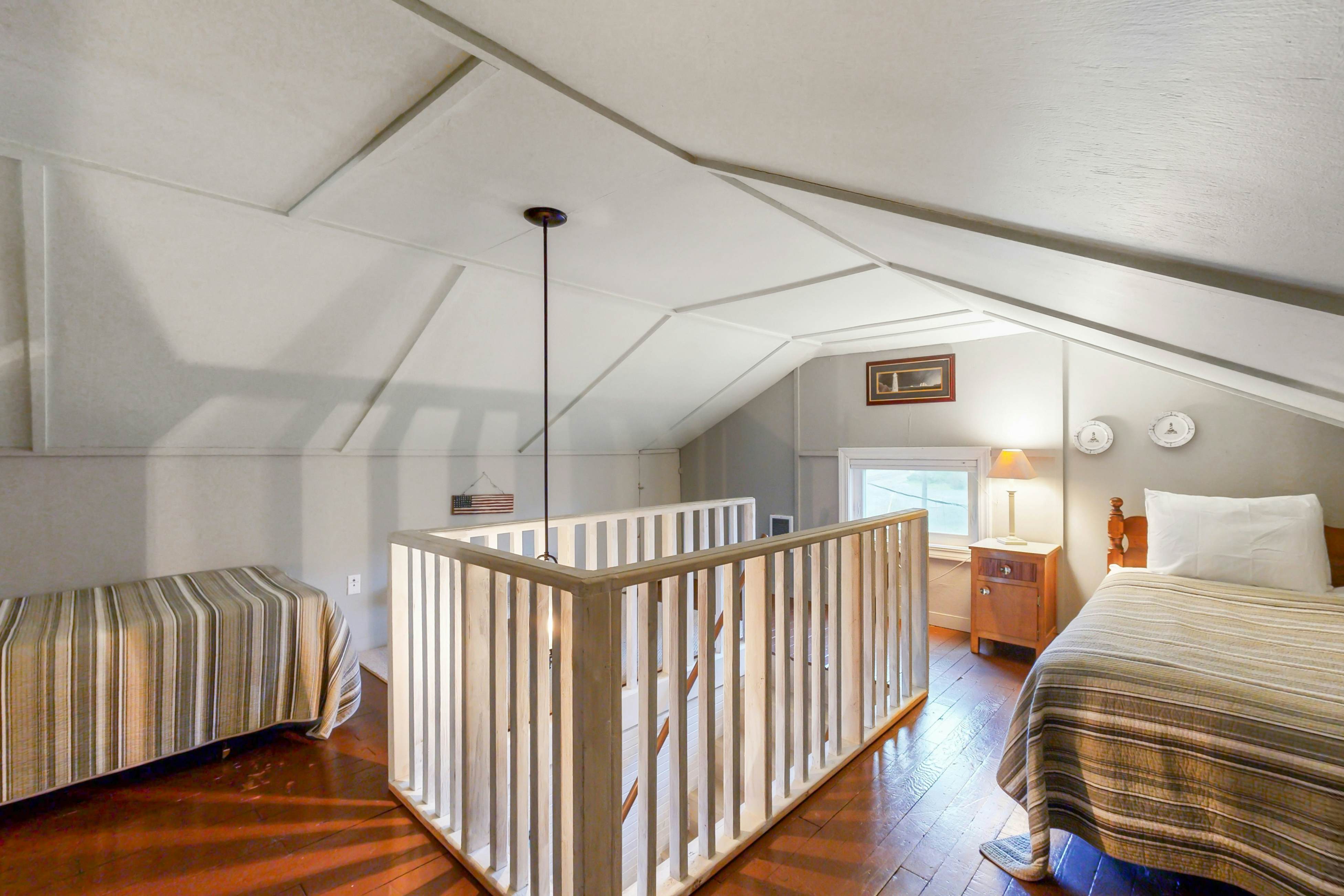 Coastal Craftsman with picture perfect bay views walk to Barview Jetty Beach