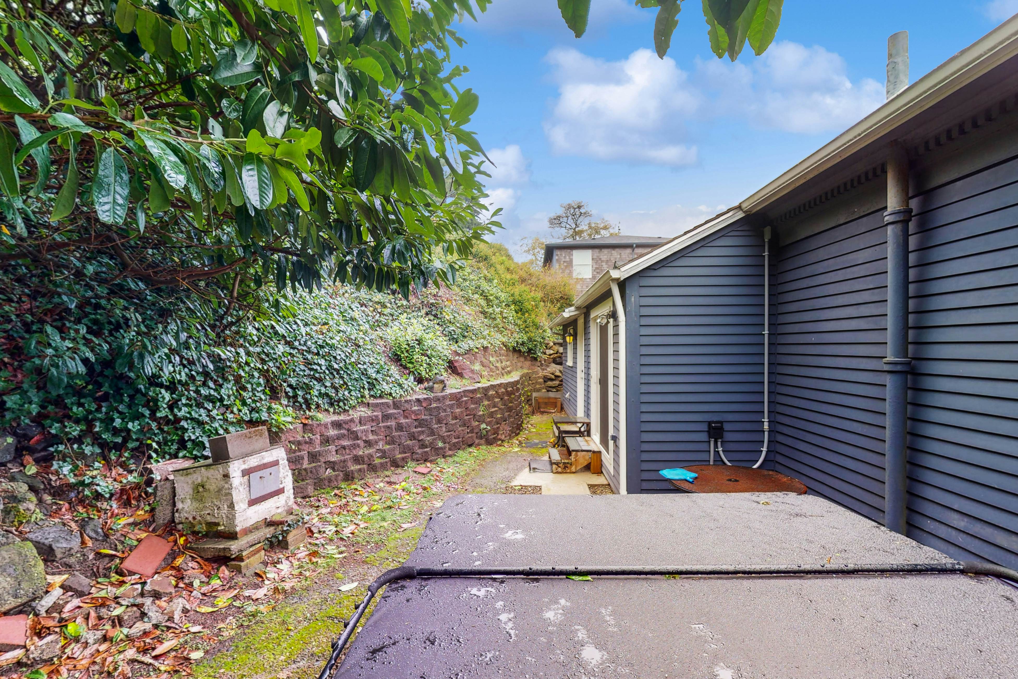 Coastal Craftsman with picture perfect bay views walk to Barview Jetty Beach