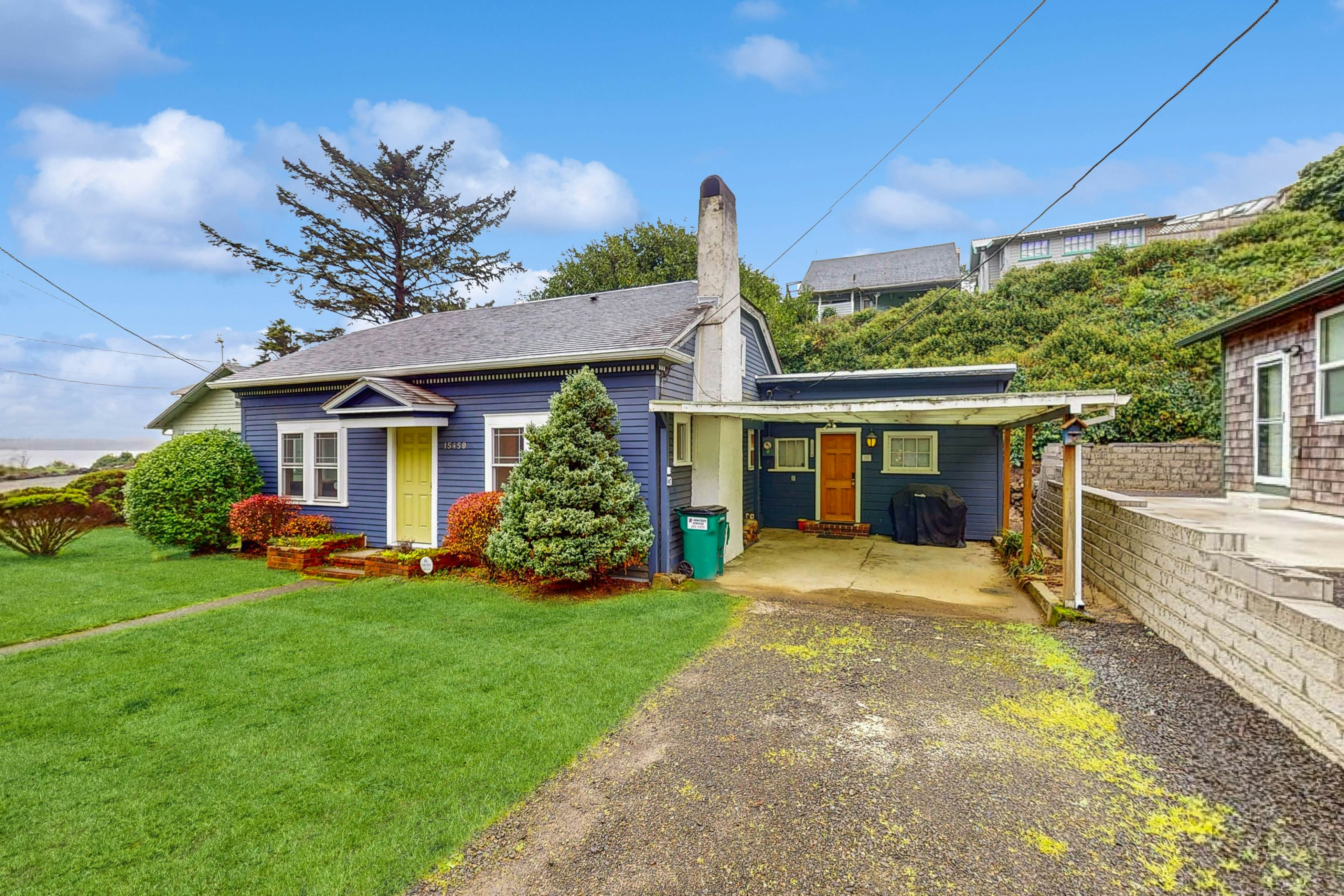 Coastal Craftsman with picture perfect bay views walk to Barview Jetty Beach