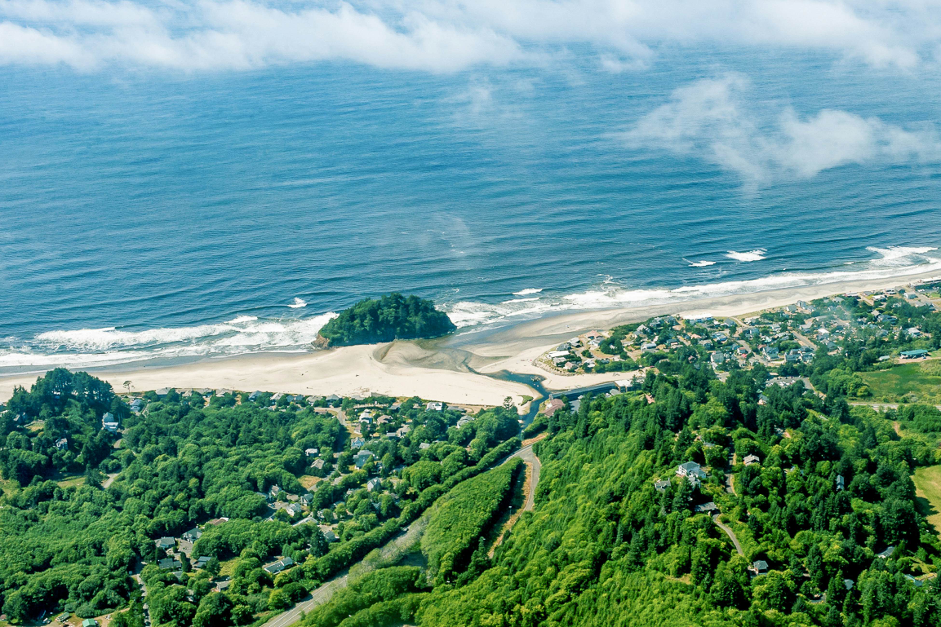 Coastal Craftsman with picture perfect bay views walk to Barview Jetty Beach