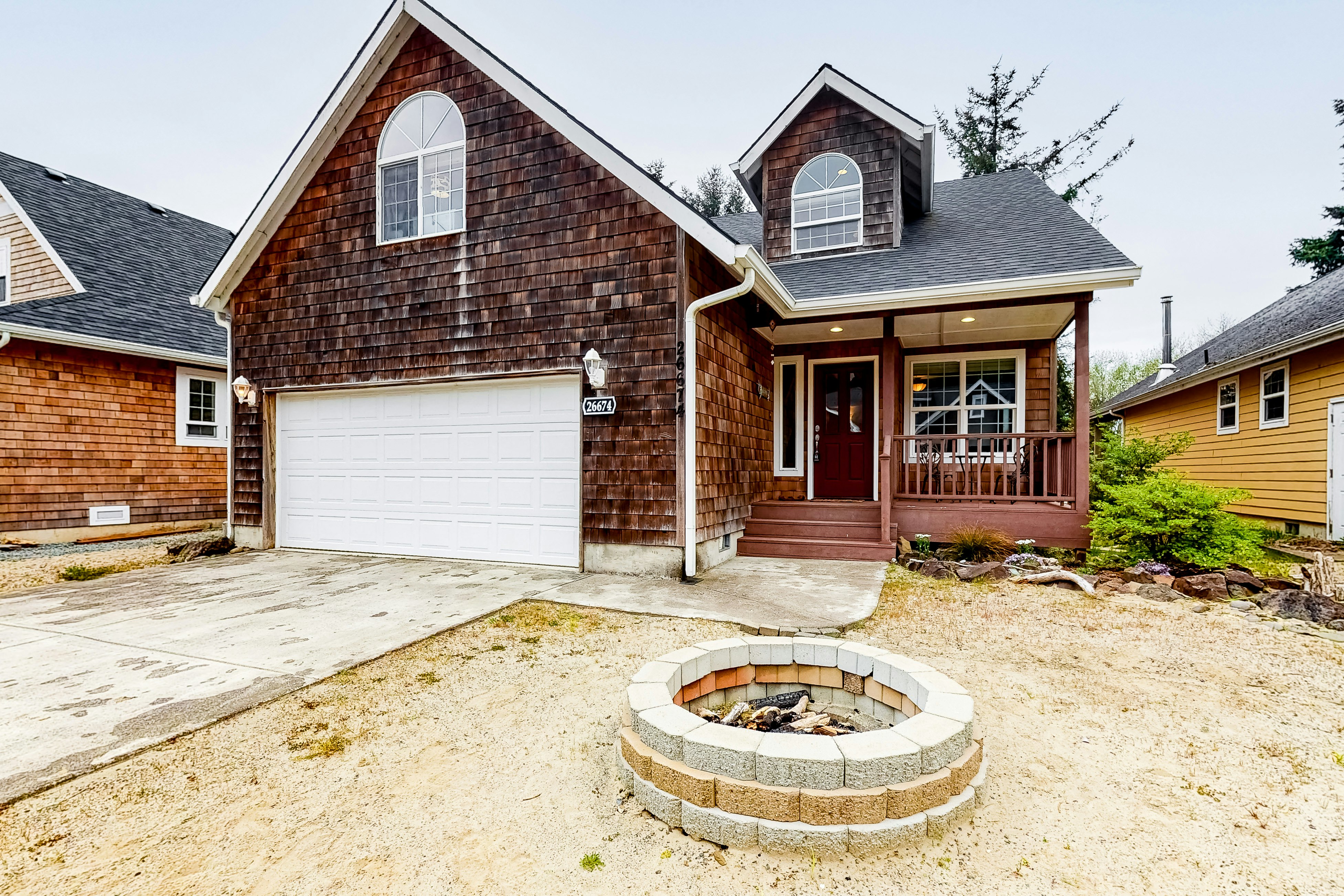 Creekside Home 5 Blocks from the Beach w/ Fireplace, Deck, Firepit, Fast WiFi