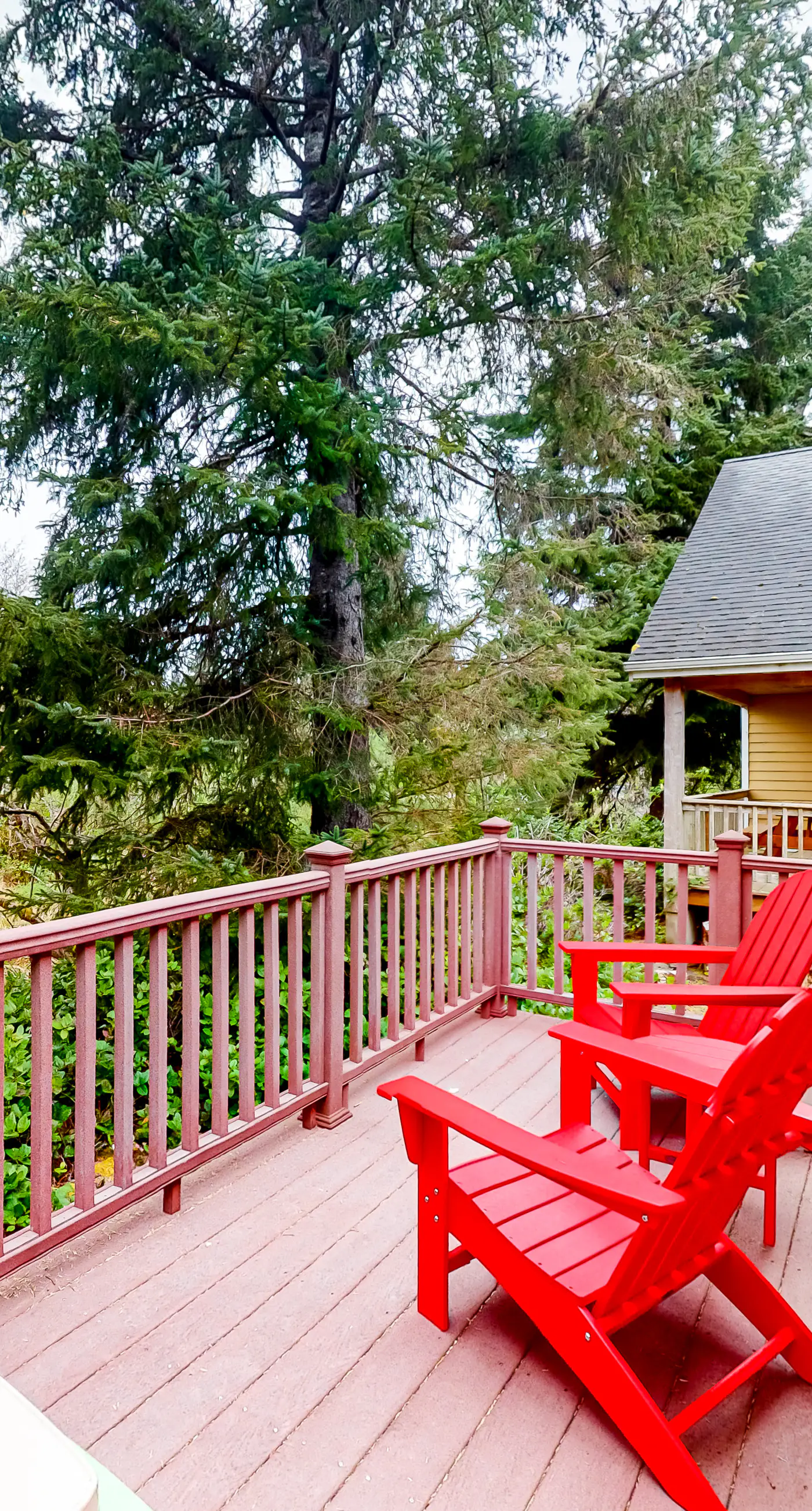 Creekside Home 5 Blocks from the Beach with Fireplace Deck Firepit Fast WiFi
