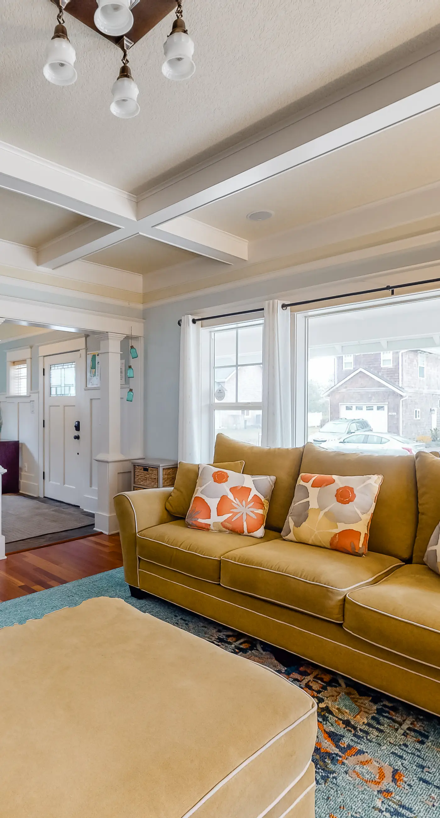 Beautiful Craftsman home with private hot tub and pool table walk to beach