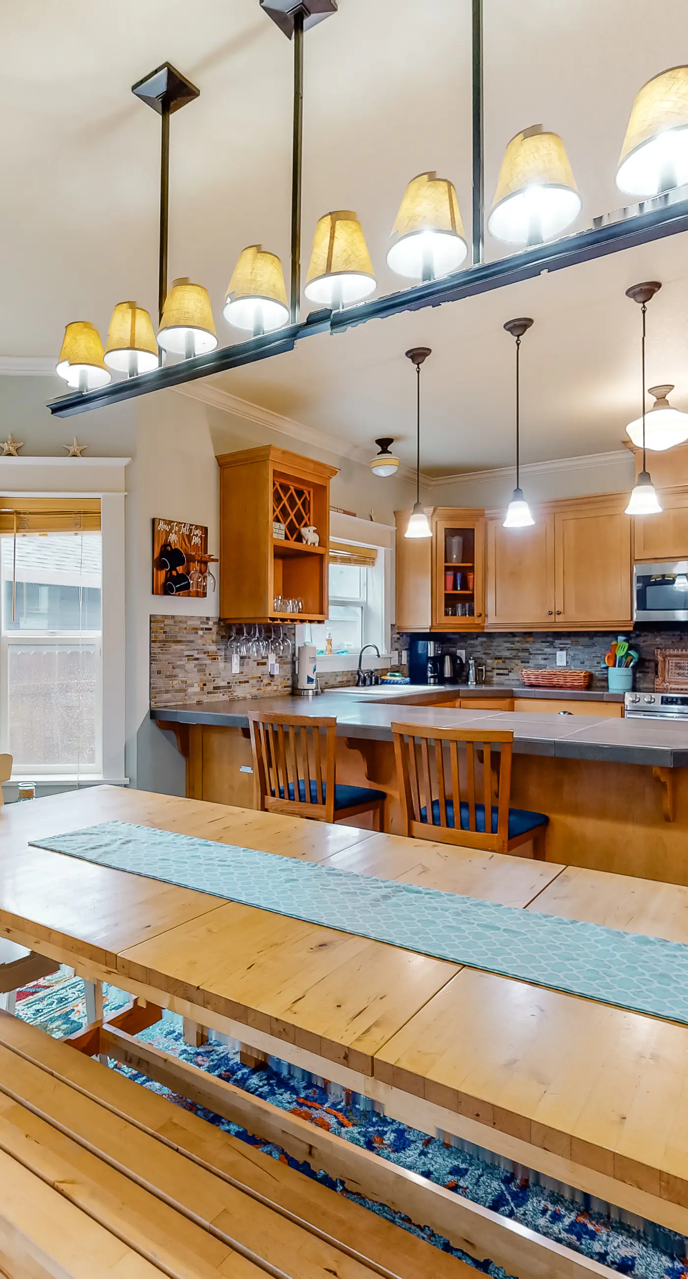 Beautiful Craftsman home with private hot tub and pool table walk to beach