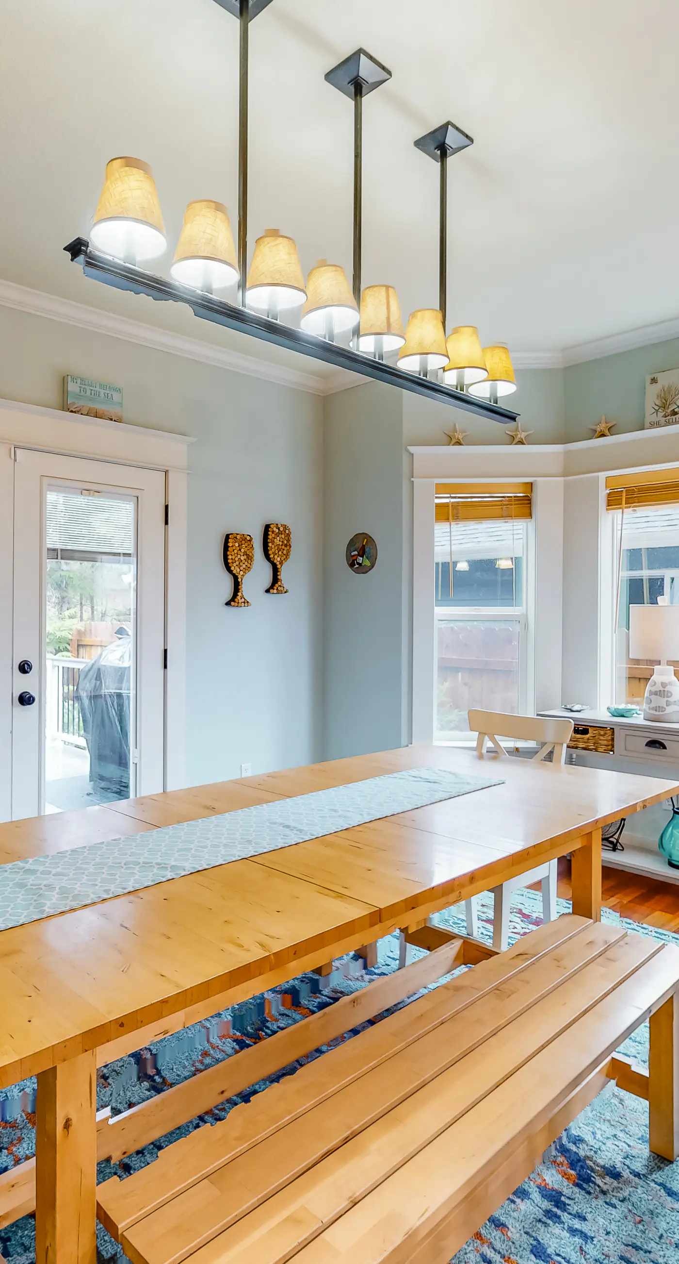 Beautiful Craftsman home with private hot tub and pool table walk to beach