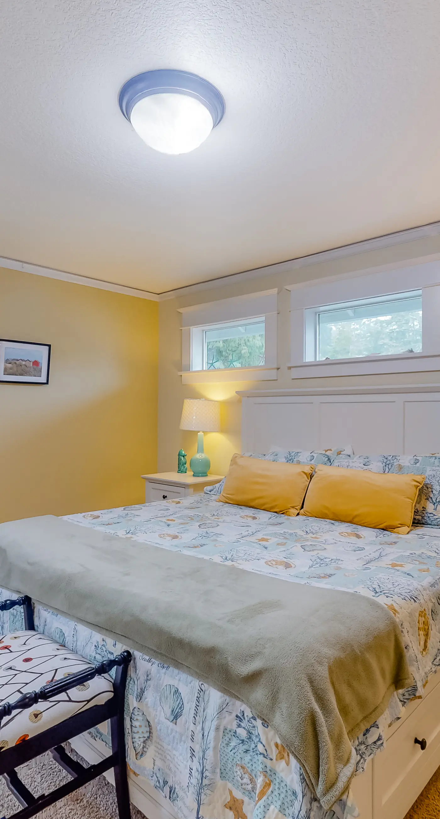 Beautiful Craftsman home with private hot tub and pool table walk to beach