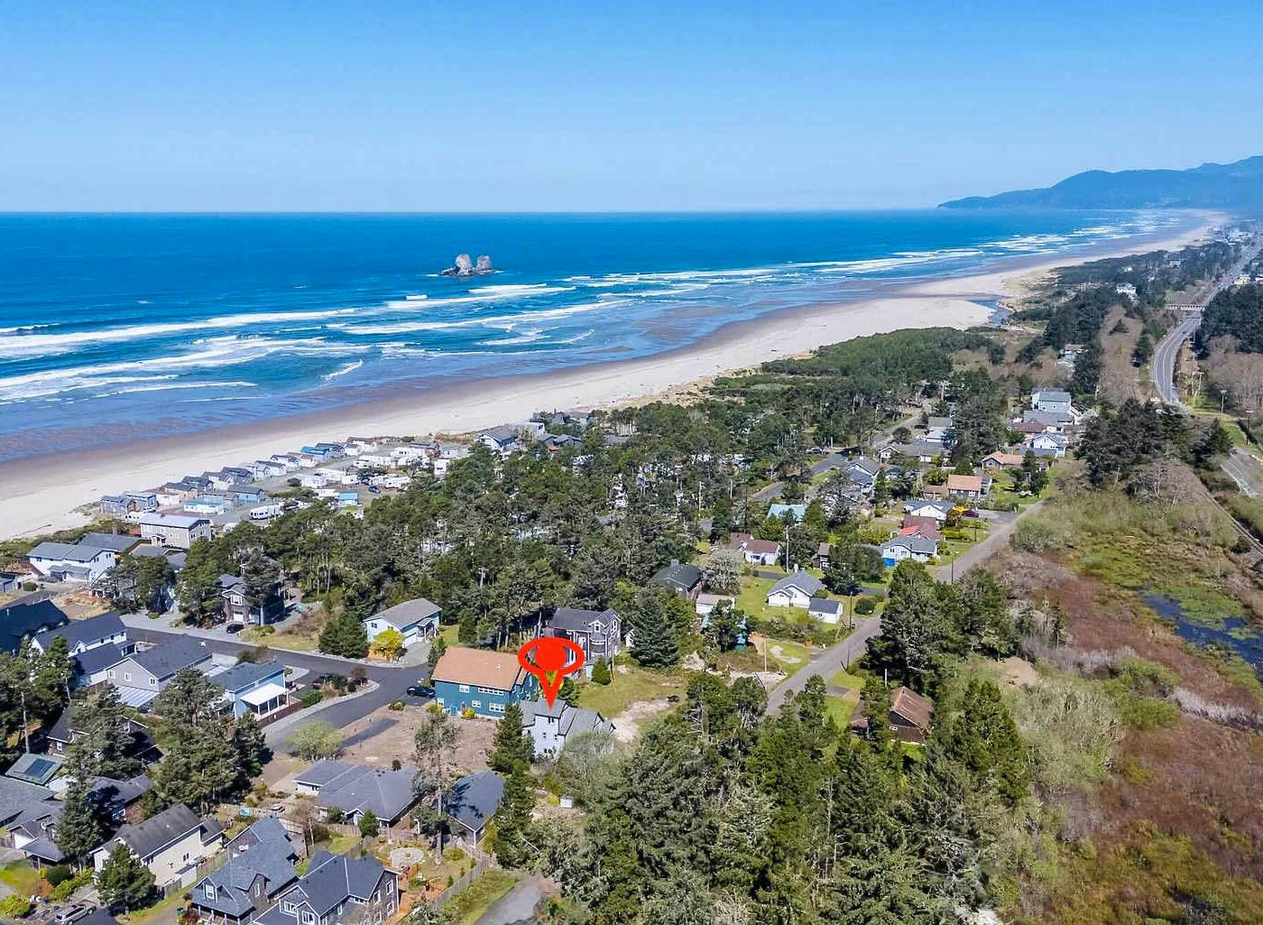 Twin Rocks Beach House private beach path fireplaces and large decks