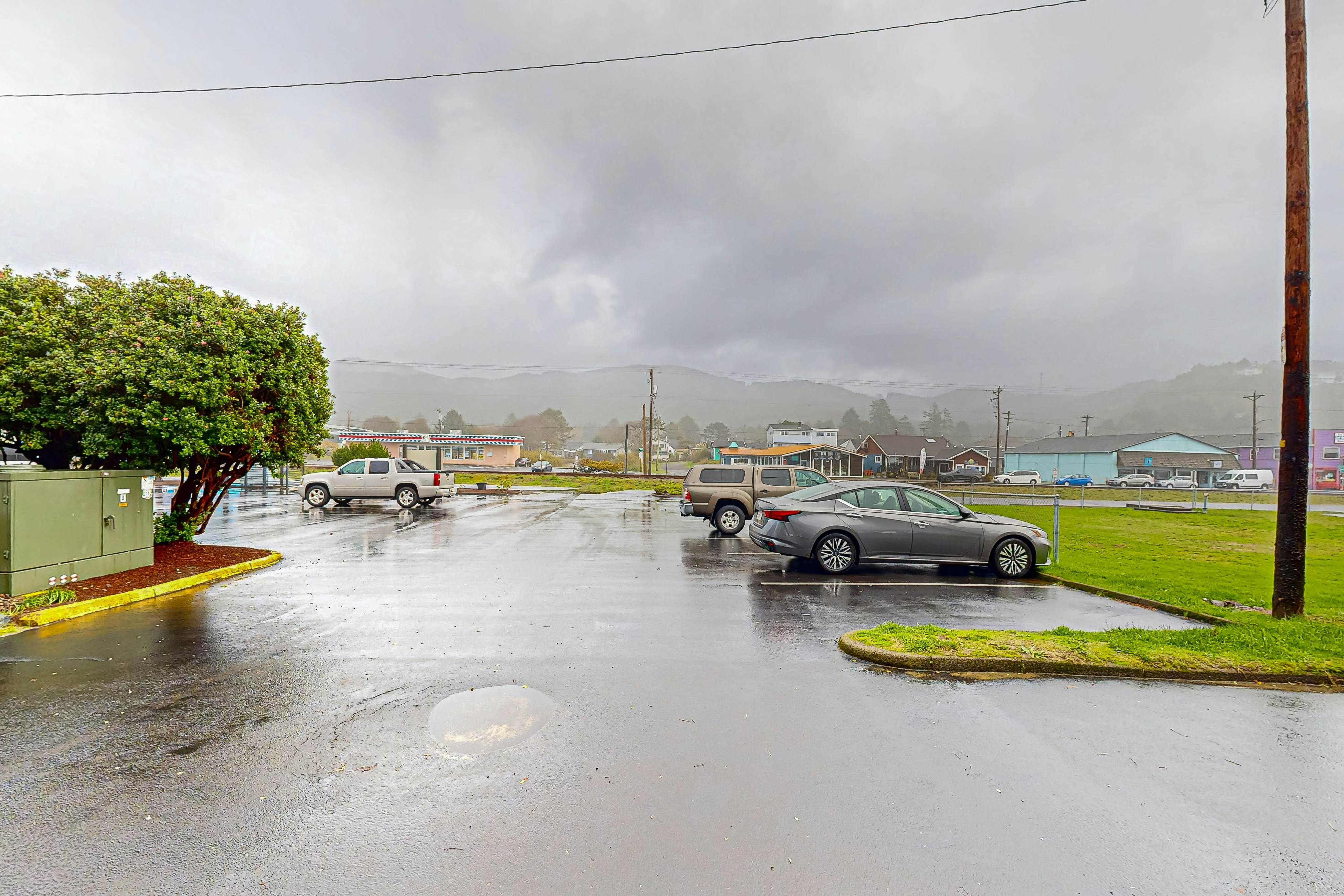 Rock Creek Inn condo on beach with ocean view balcony walk to shops and dining