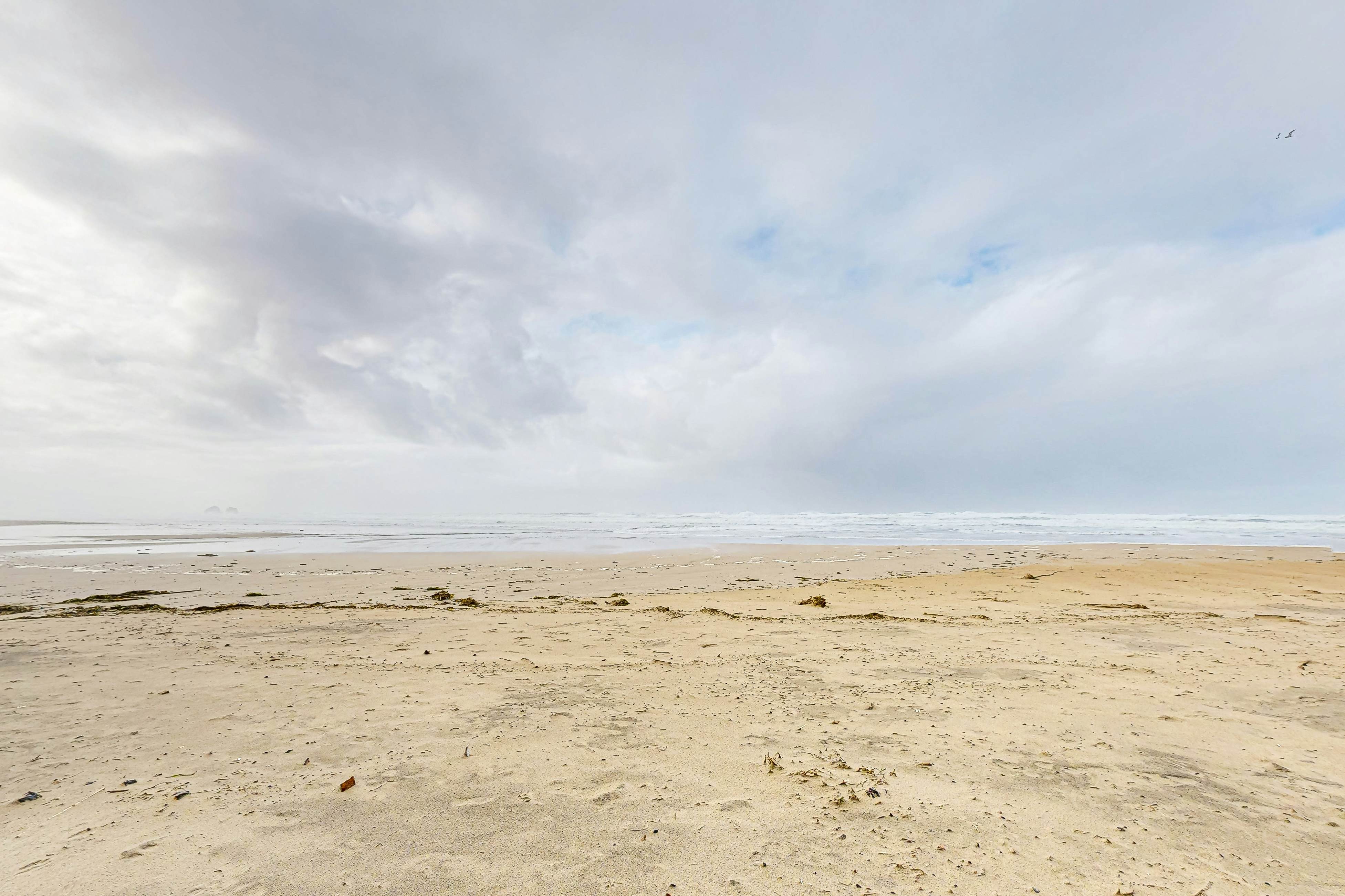 Rock Creek Inn condo on beach with ocean view balcony walk to shops and dining