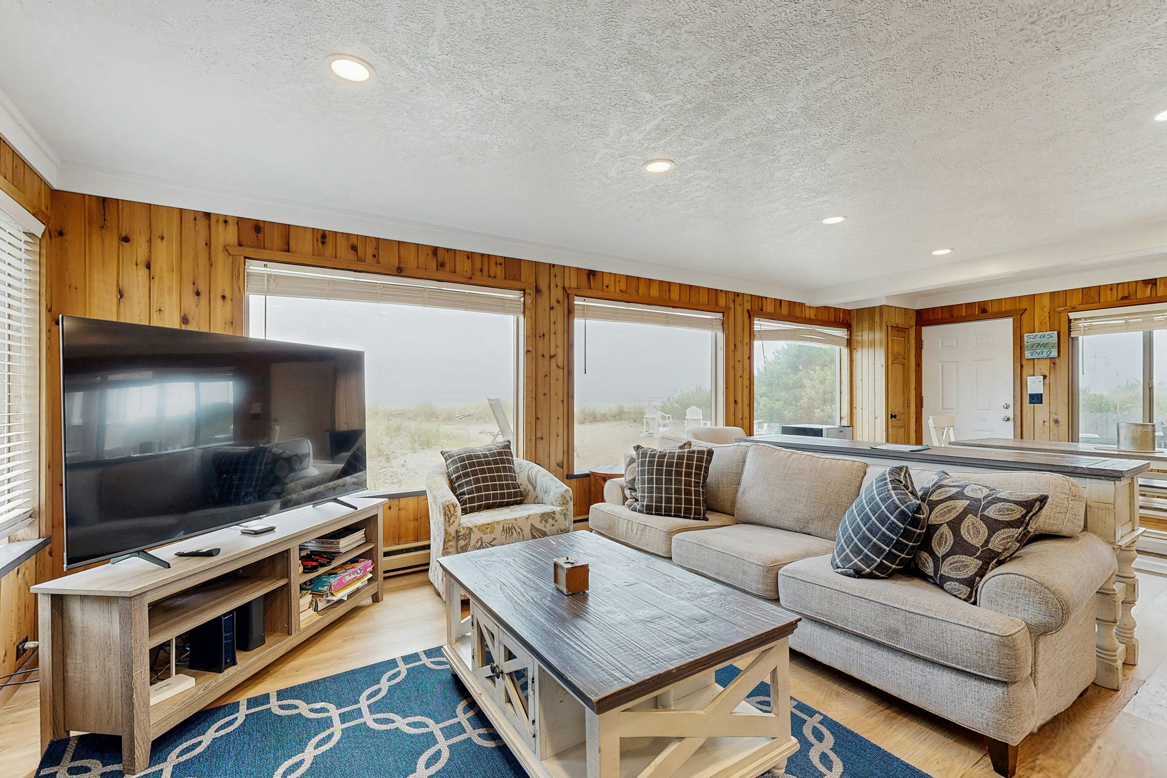 Oceanfront home with great views, high-speed WiFi & direct beach access