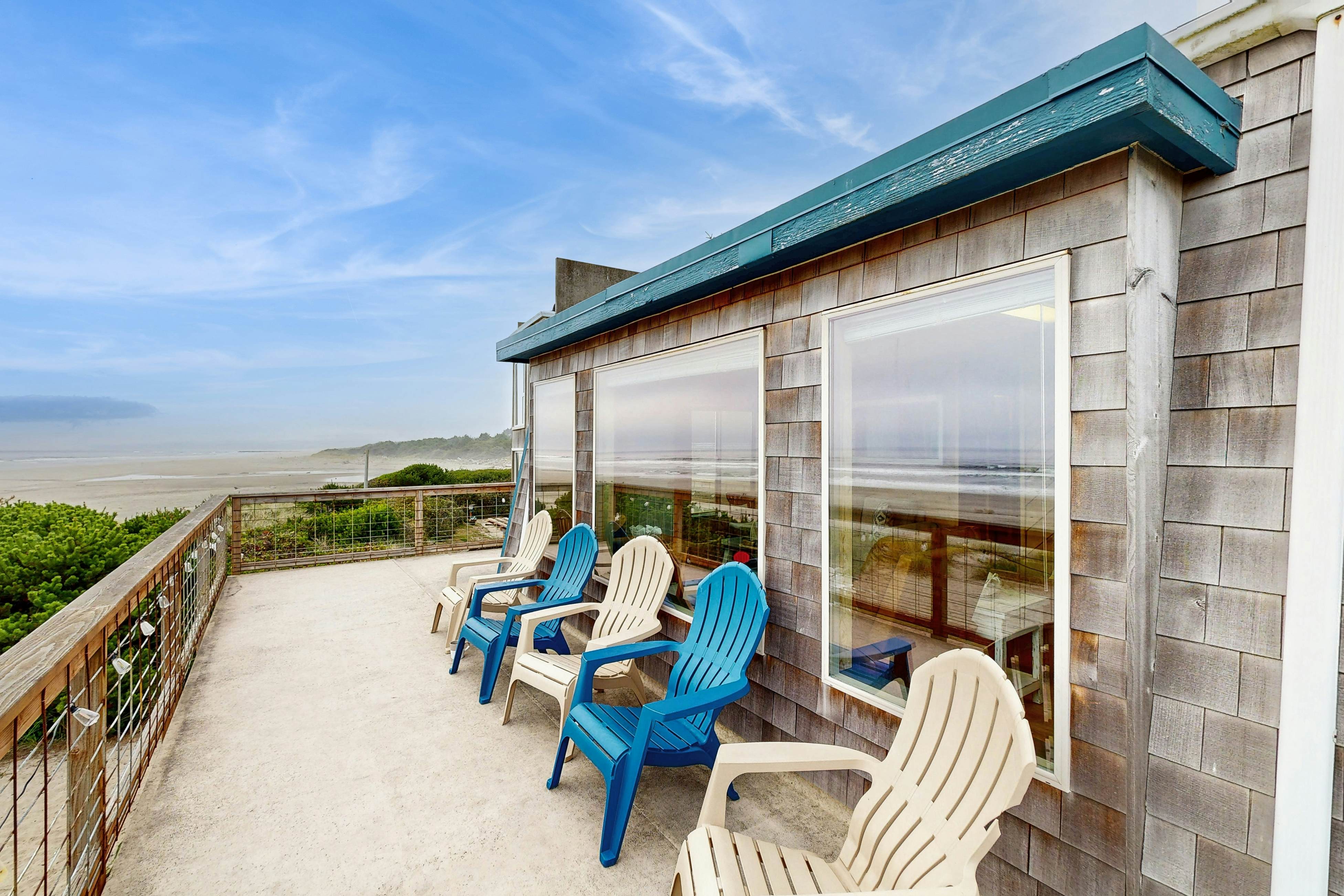 Oceanfront home with great views, high-speed WiFi & direct beach access