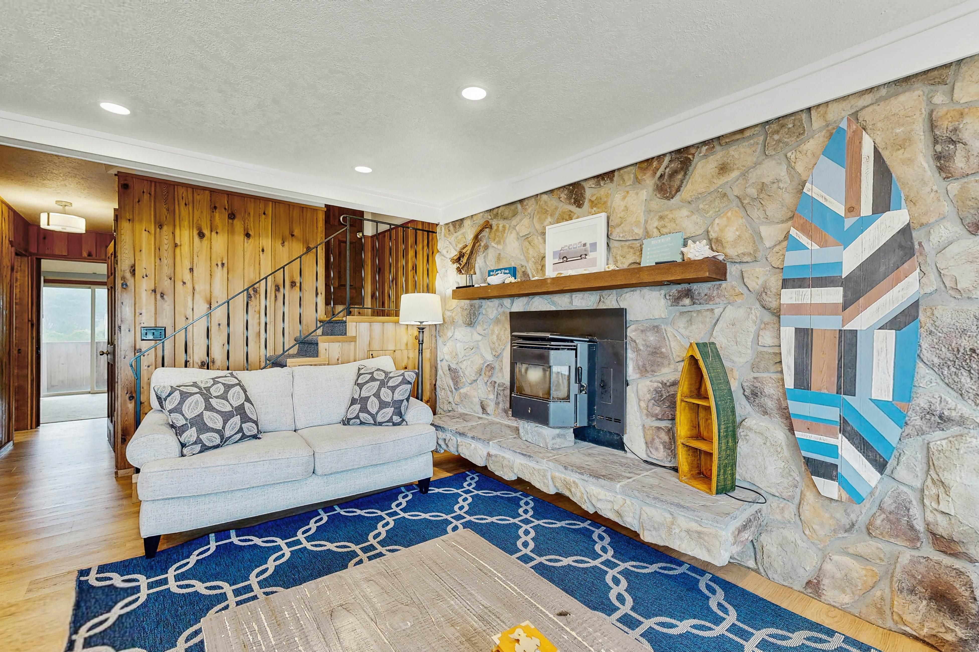 Oceanfront home with great views, high-speed WiFi & direct beach access