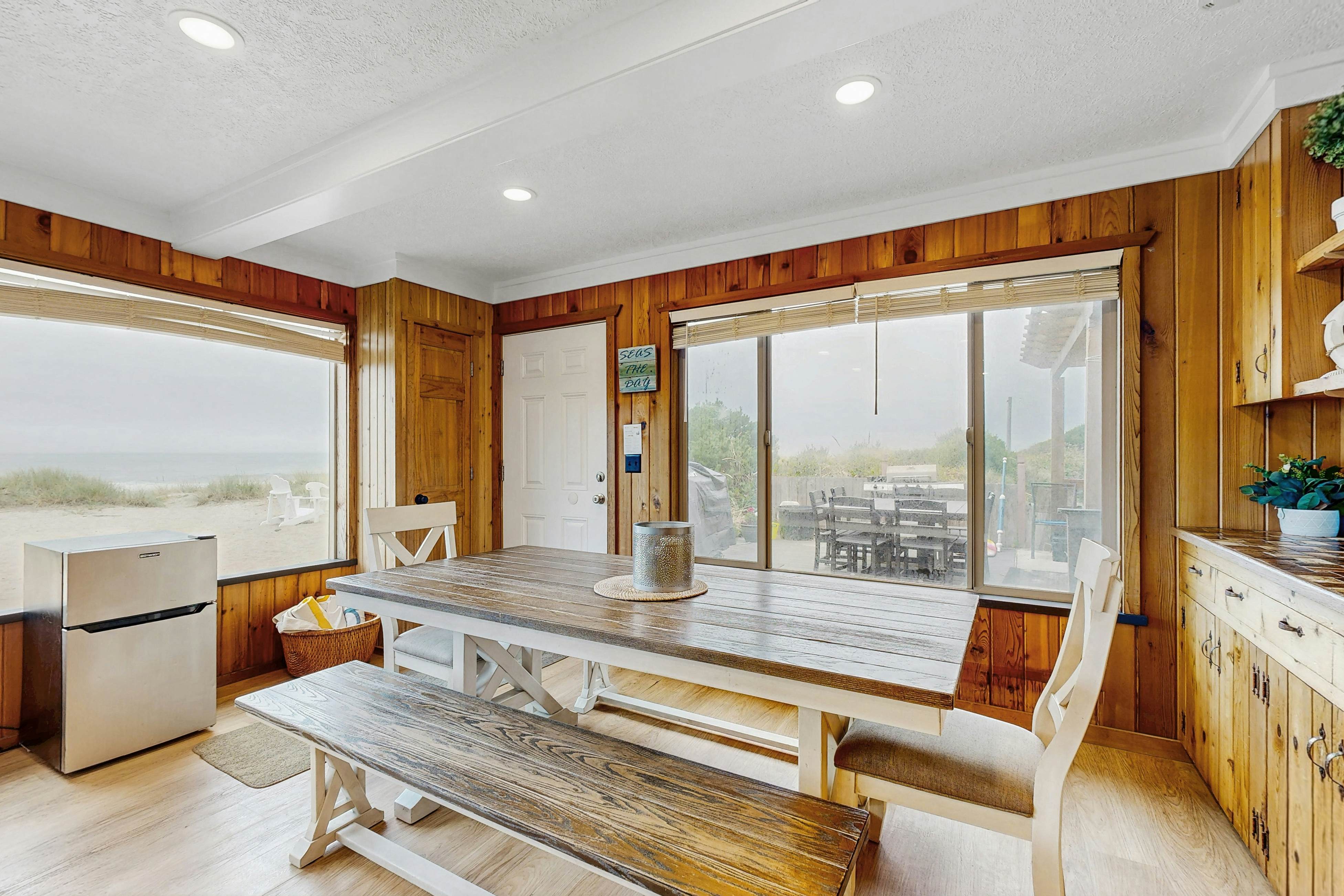 Oceanfront home with great views, high-speed WiFi & direct beach access
