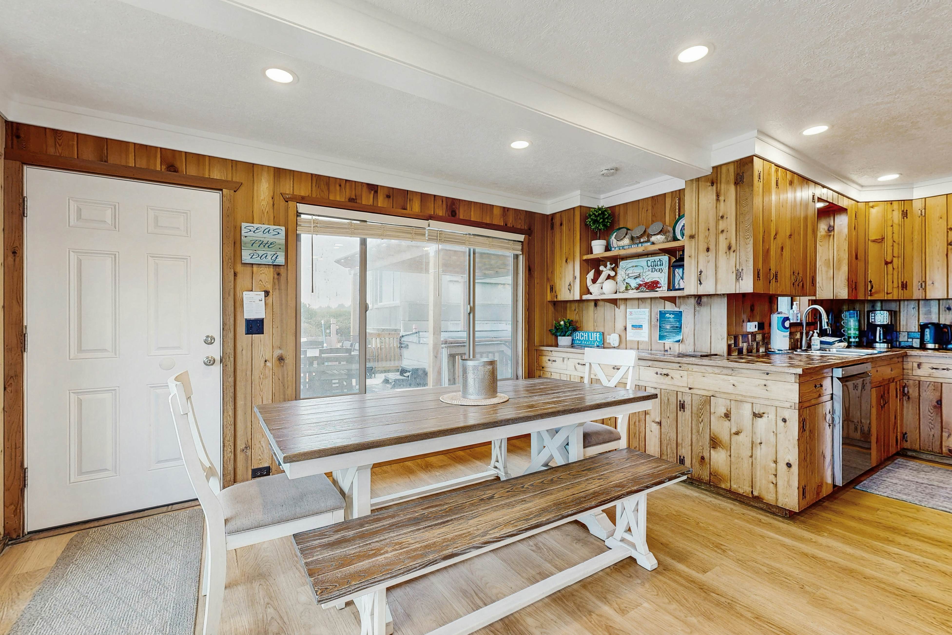 Oceanfront home with great views, high-speed WiFi & direct beach access