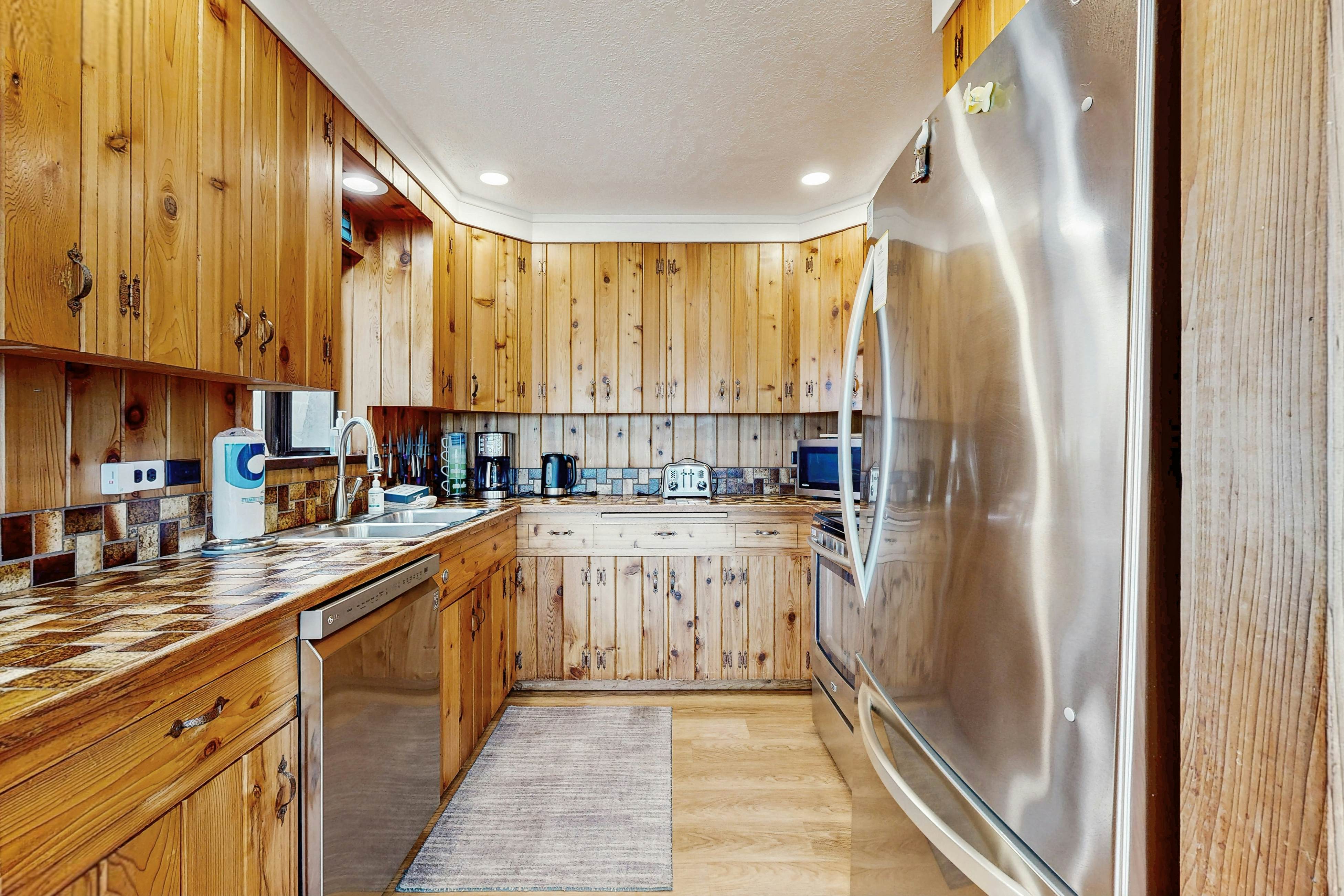 Oceanfront home with great views, high-speed WiFi & direct beach access