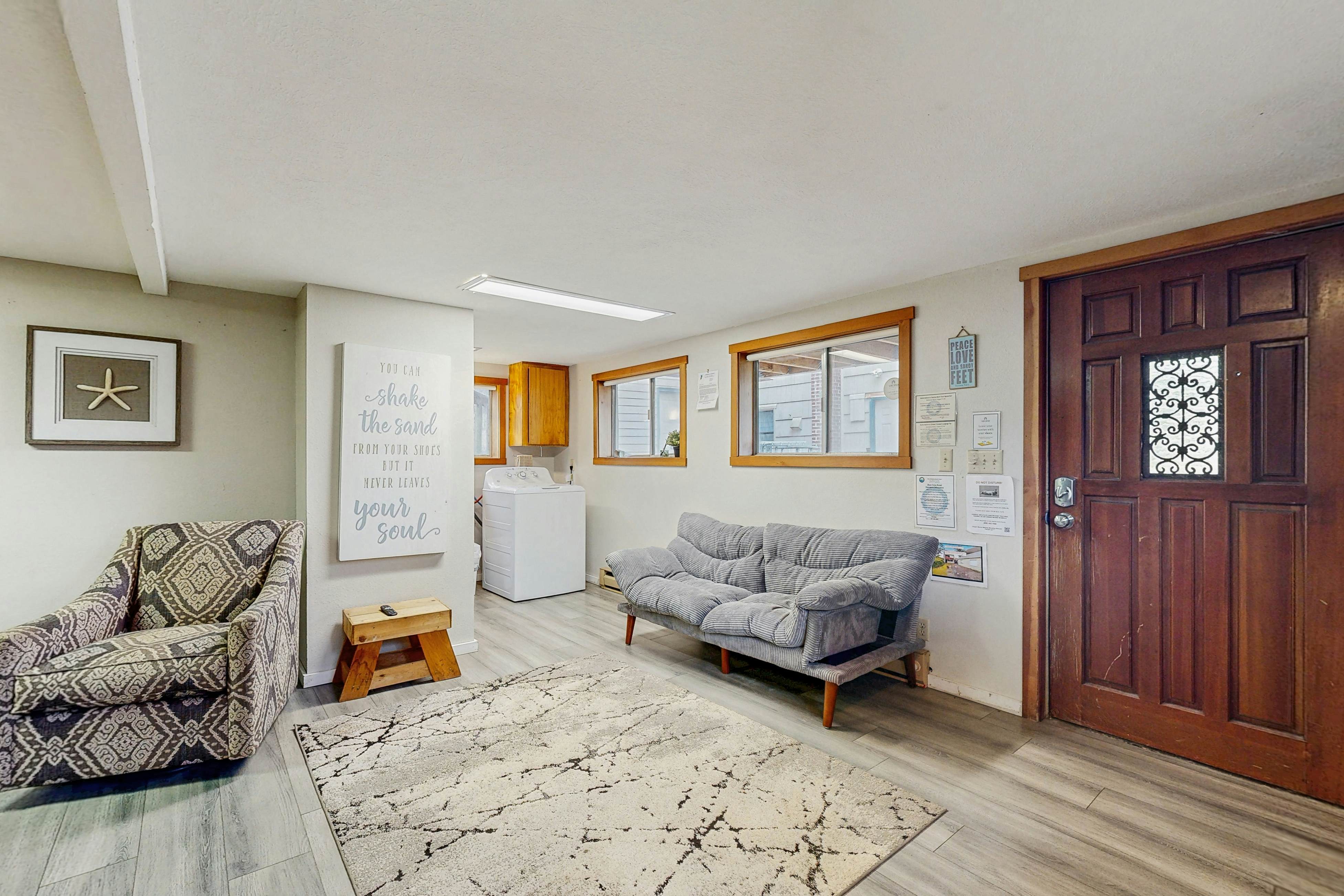 Oceanfront home with great views, high-speed WiFi & direct beach access