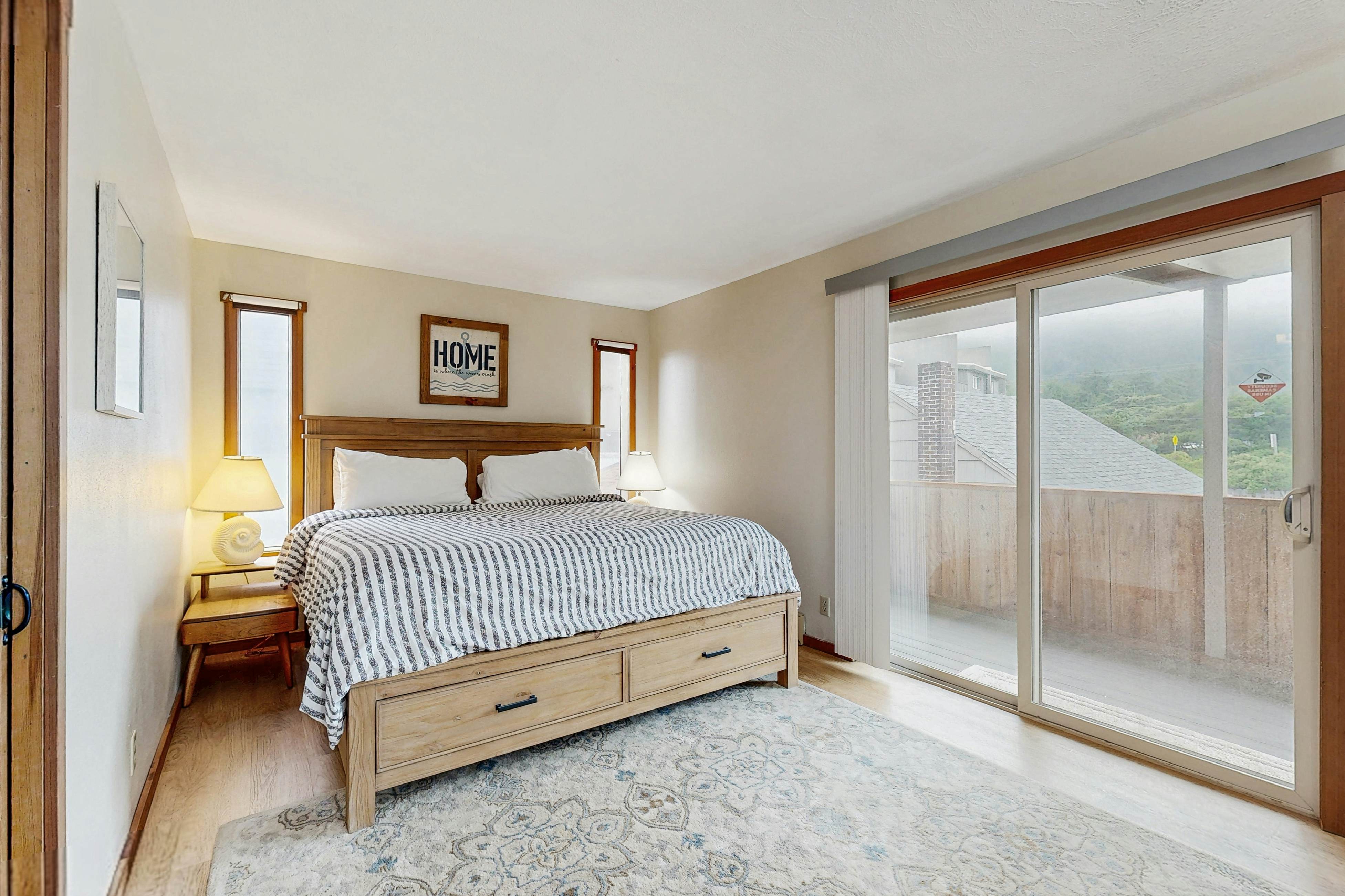 Oceanfront home with great views, high-speed WiFi & direct beach access