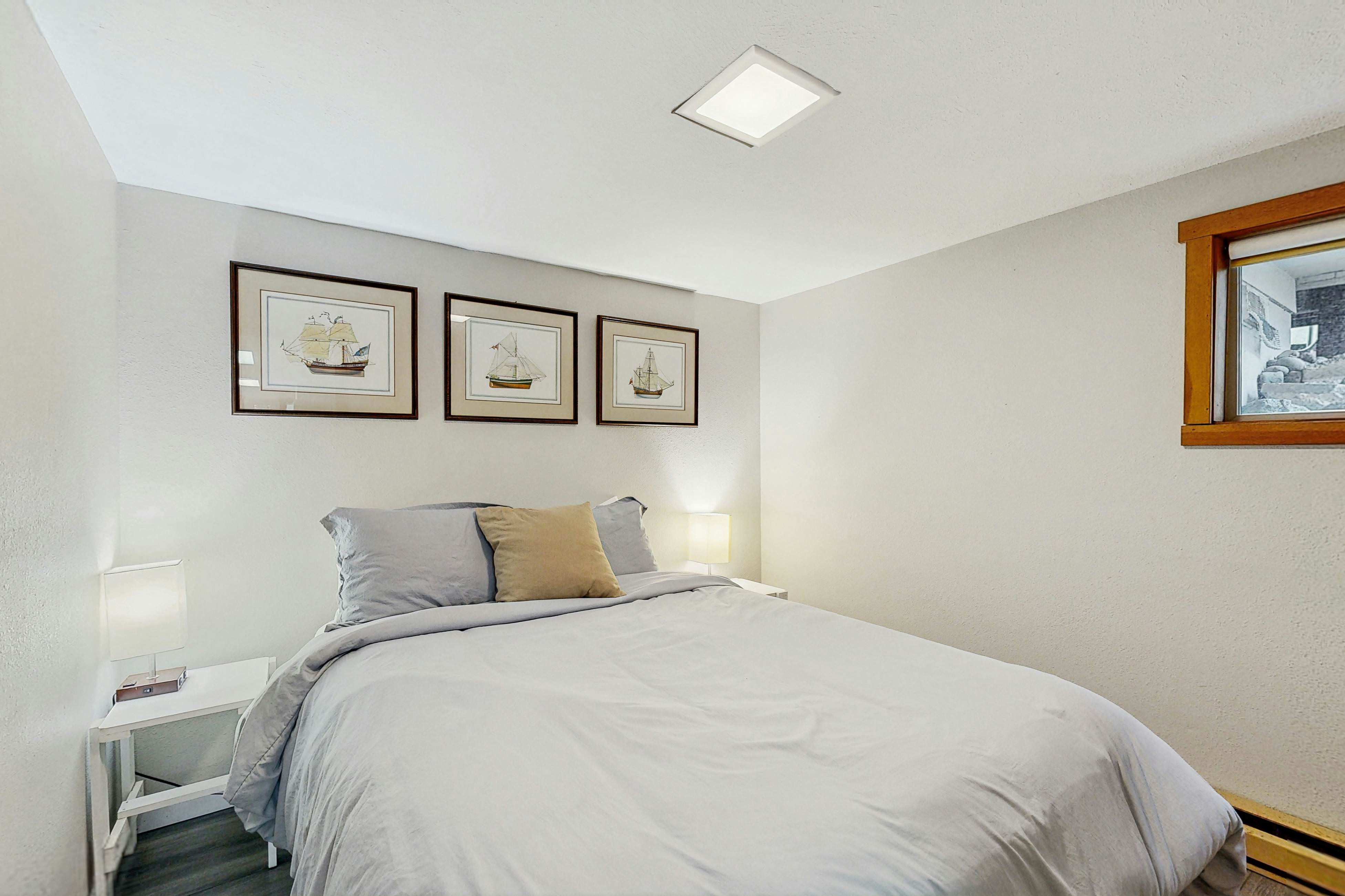 Oceanfront home with great views, high-speed WiFi & direct beach access