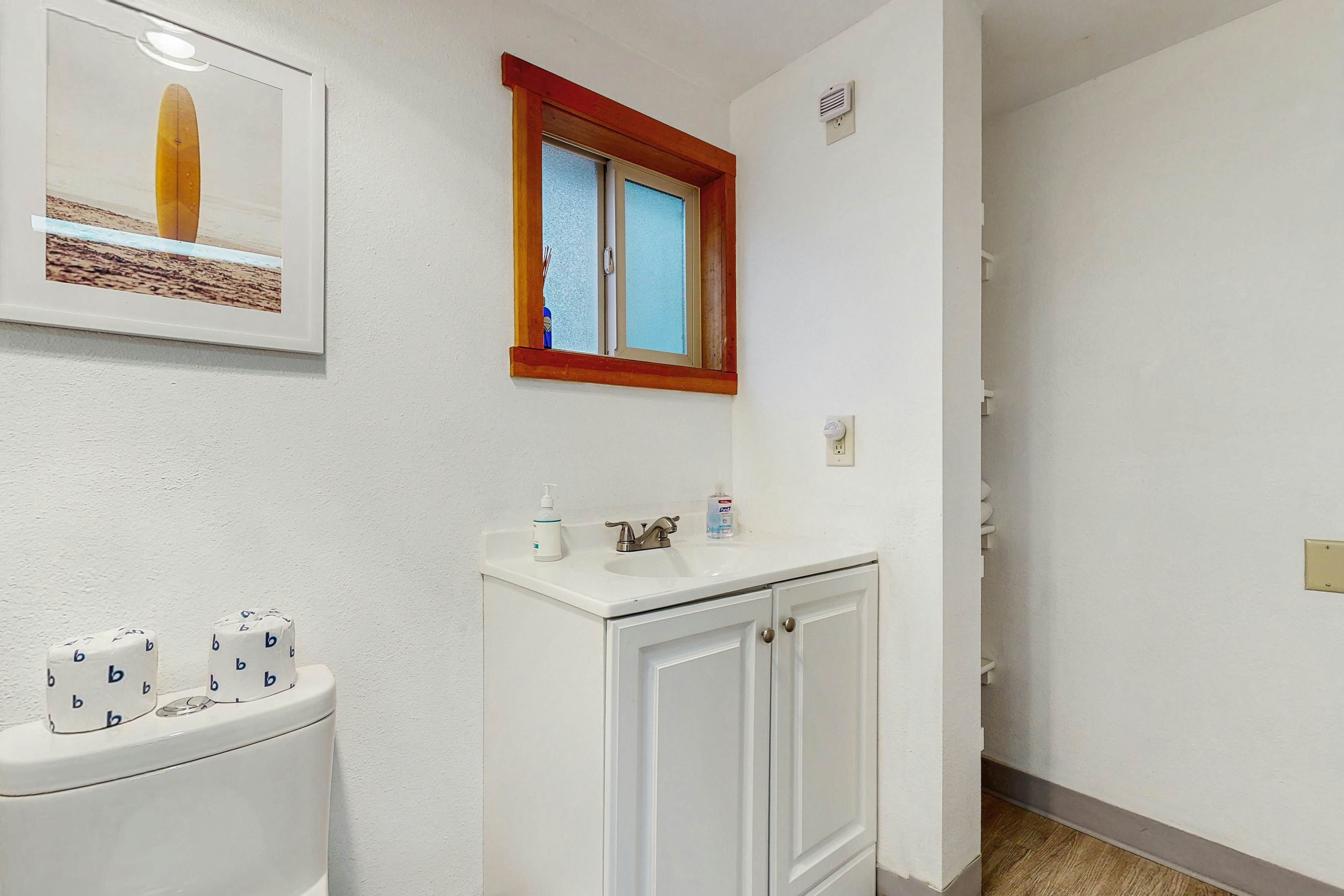 Oceanfront home with great views, high-speed WiFi & direct beach access