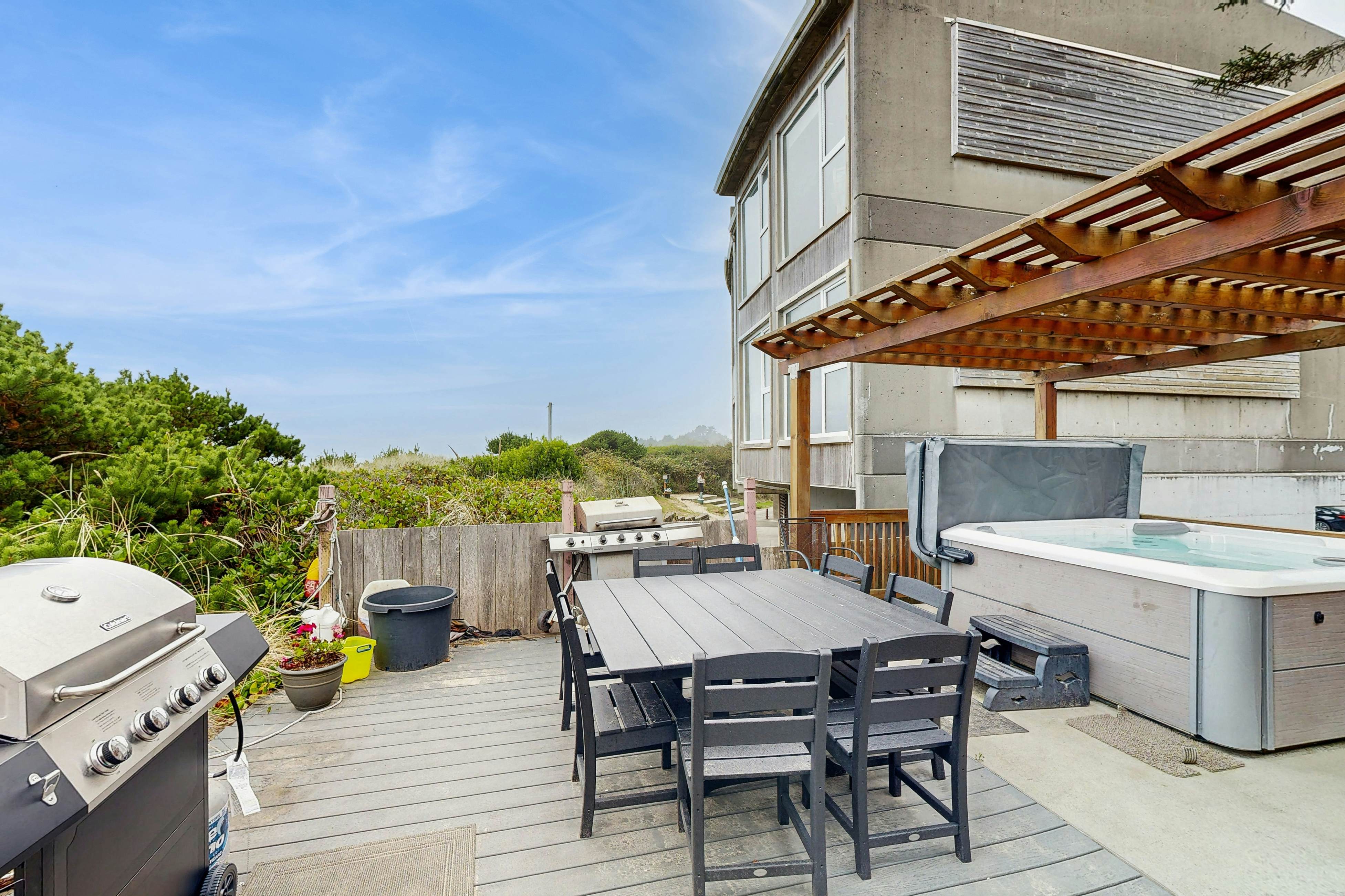 Oceanfront home with great views, high-speed WiFi & direct beach access