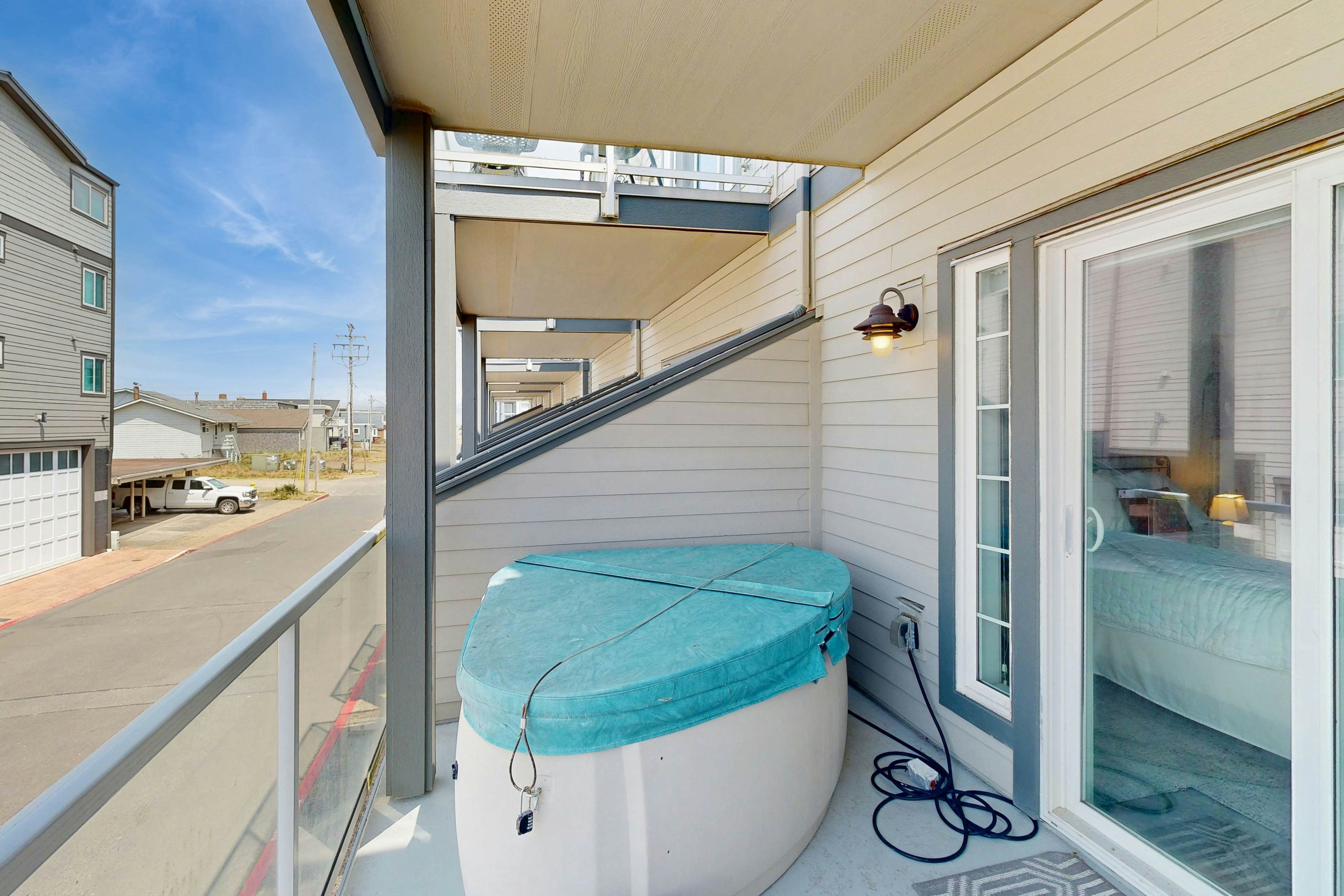 Three Story Beach Townhouse with Ocean Views a Private Hot Tub and Balconies