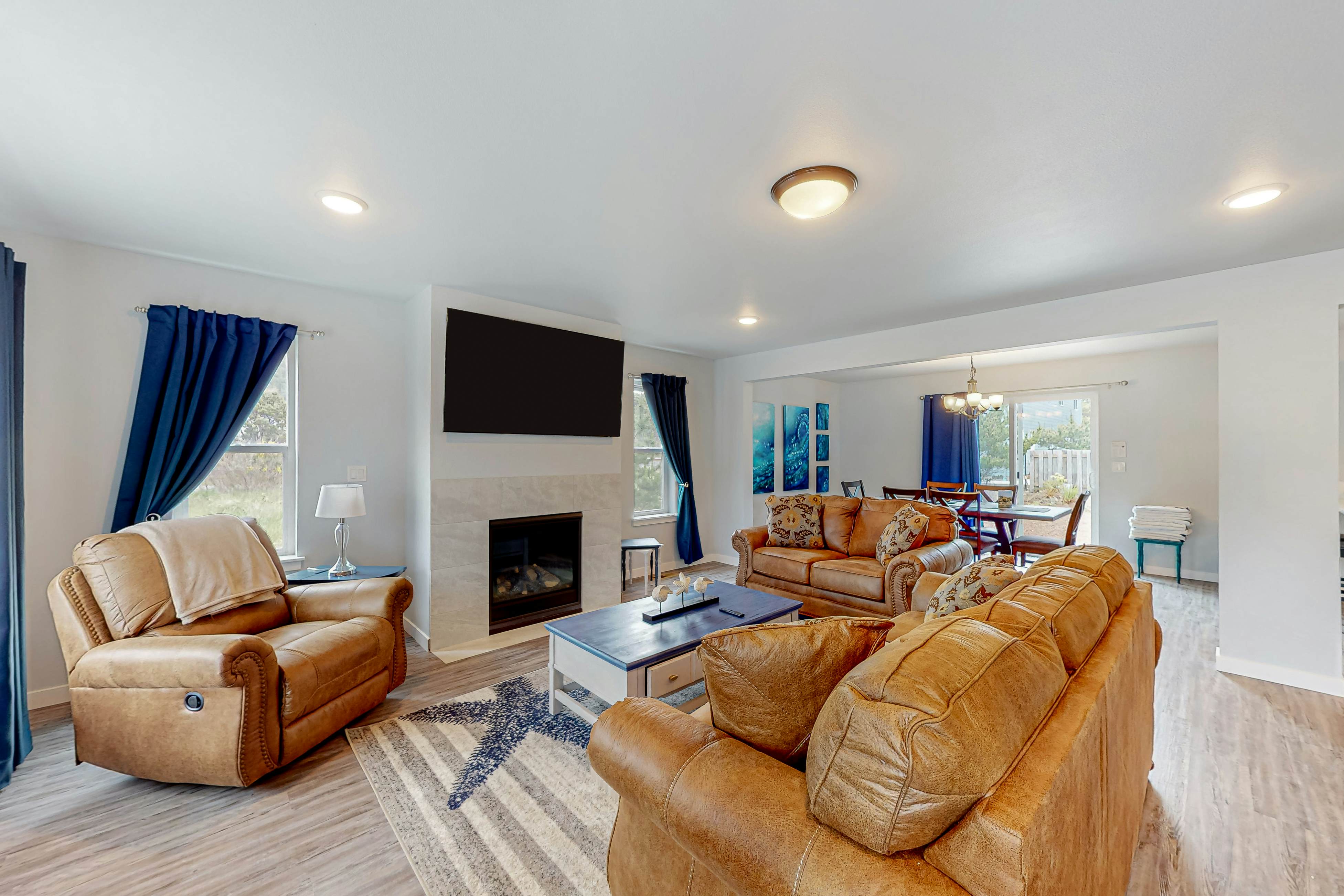 4BR home steps from the beach with private hot tub fireplace and firepit