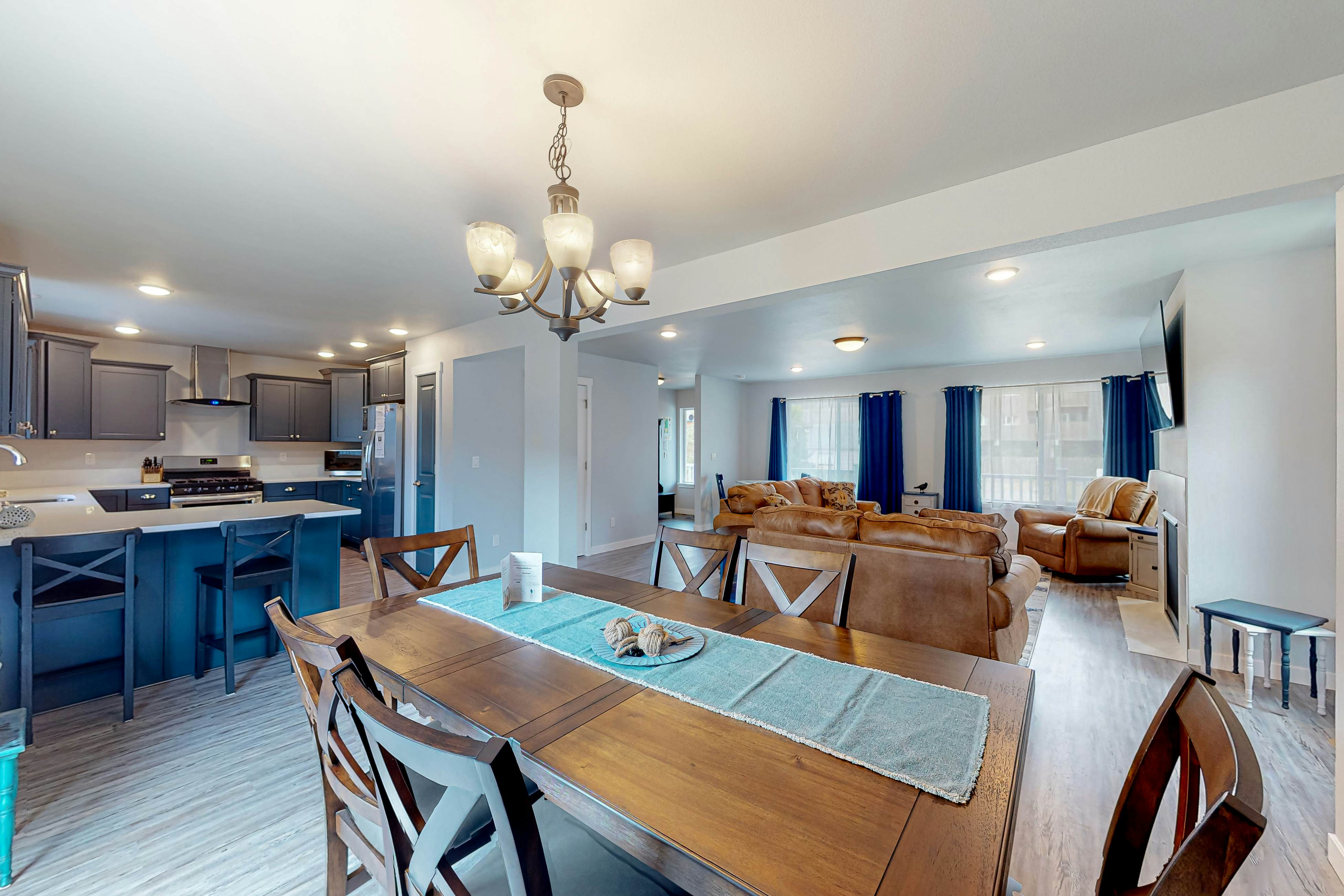 4BR home steps from the beach with private hot tub fireplace and firepit