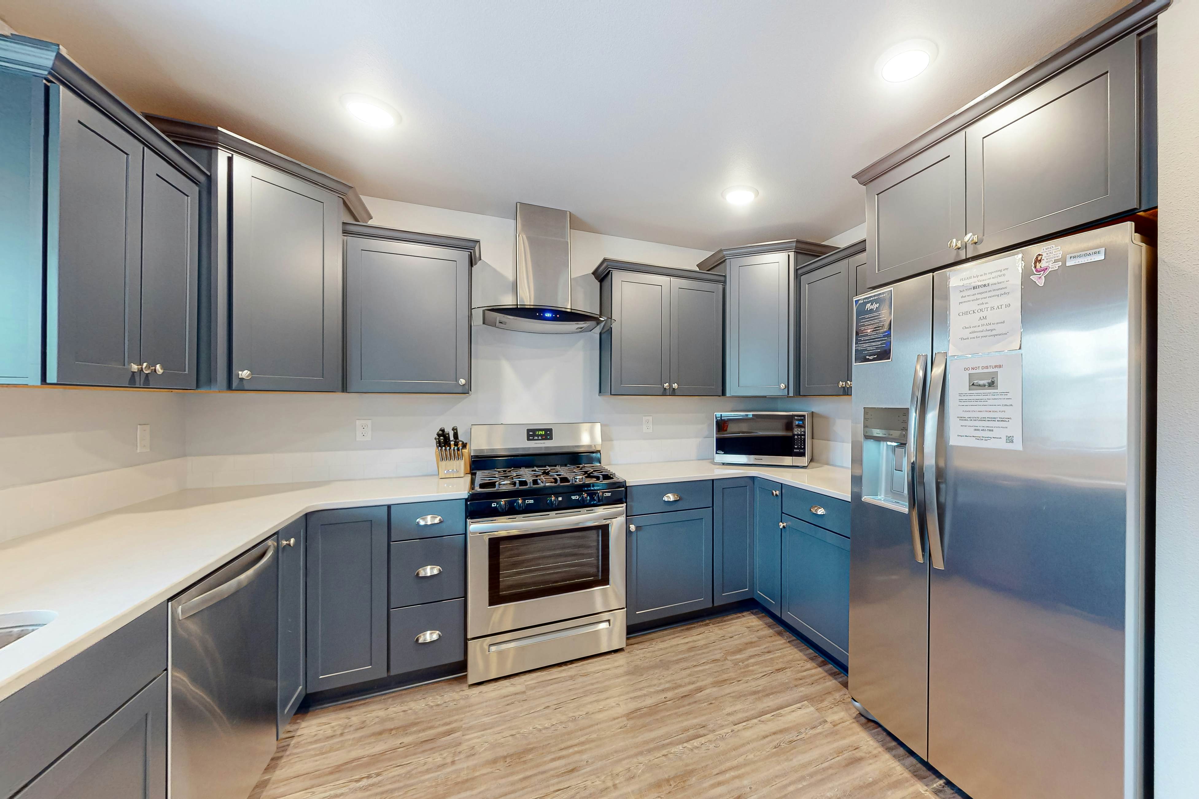 4BR home steps from the beach with private hot tub fireplace and firepit