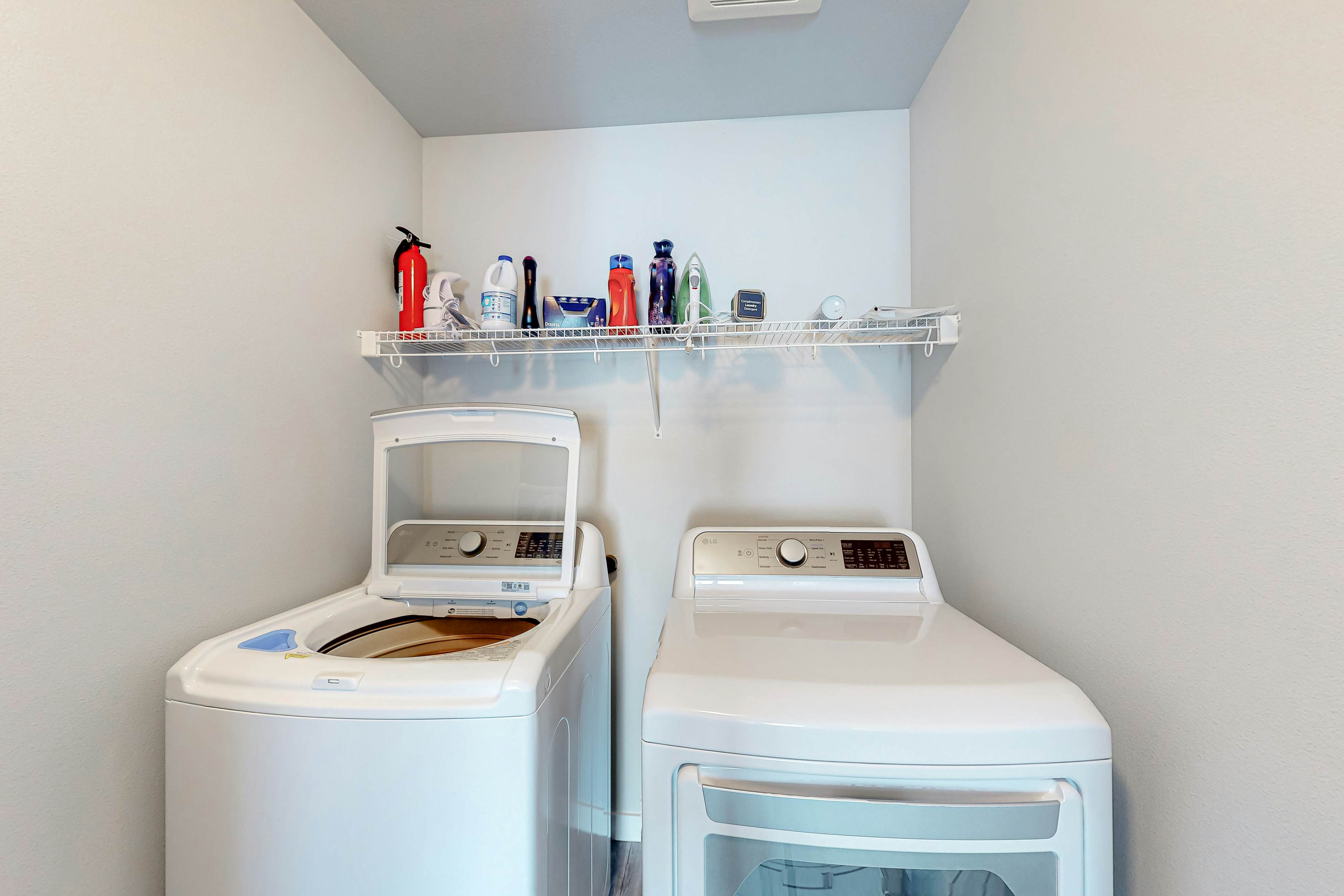 4BR home steps from the beach with private hot tub fireplace and firepit