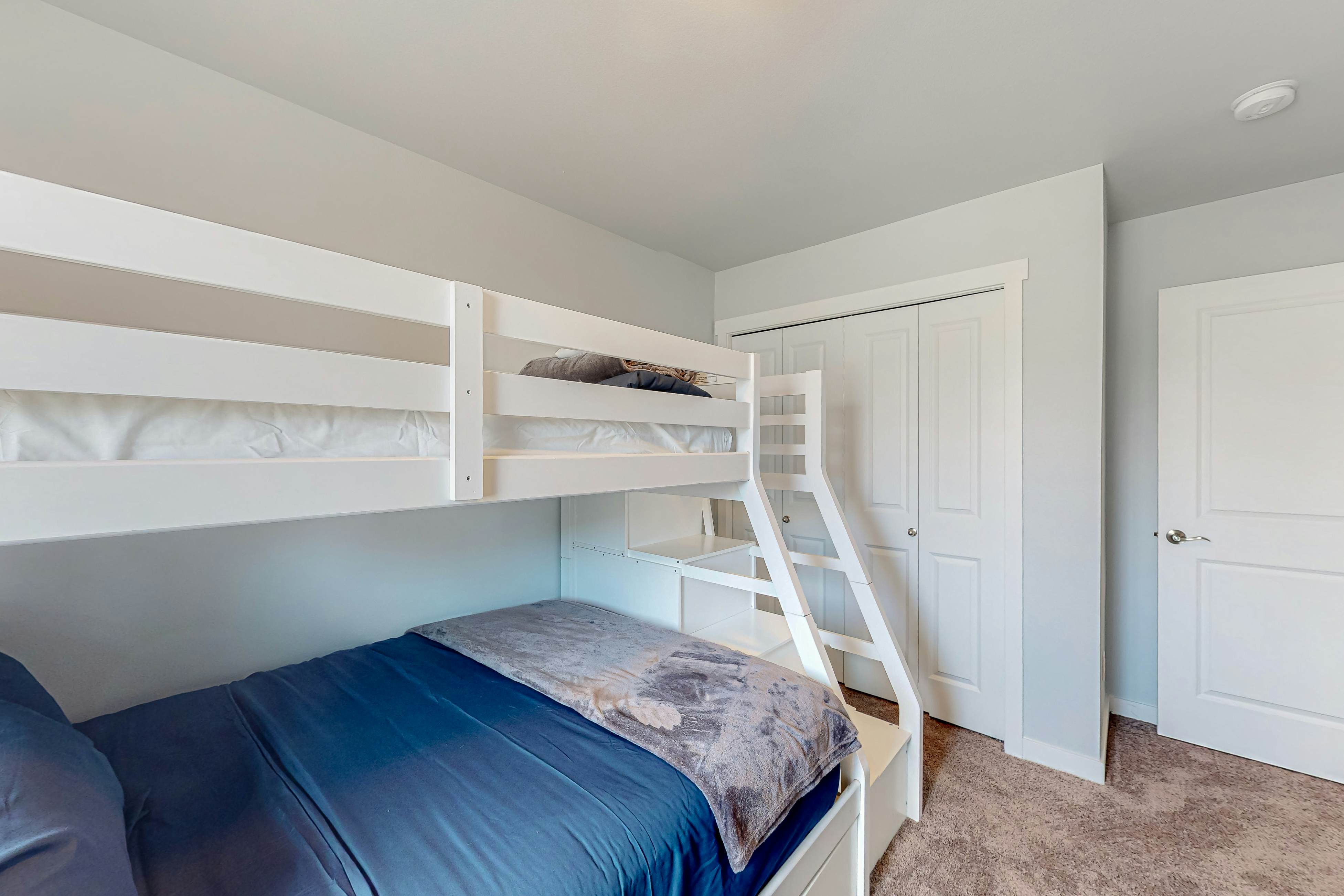 4BR home steps from the beach with private hot tub fireplace and firepit