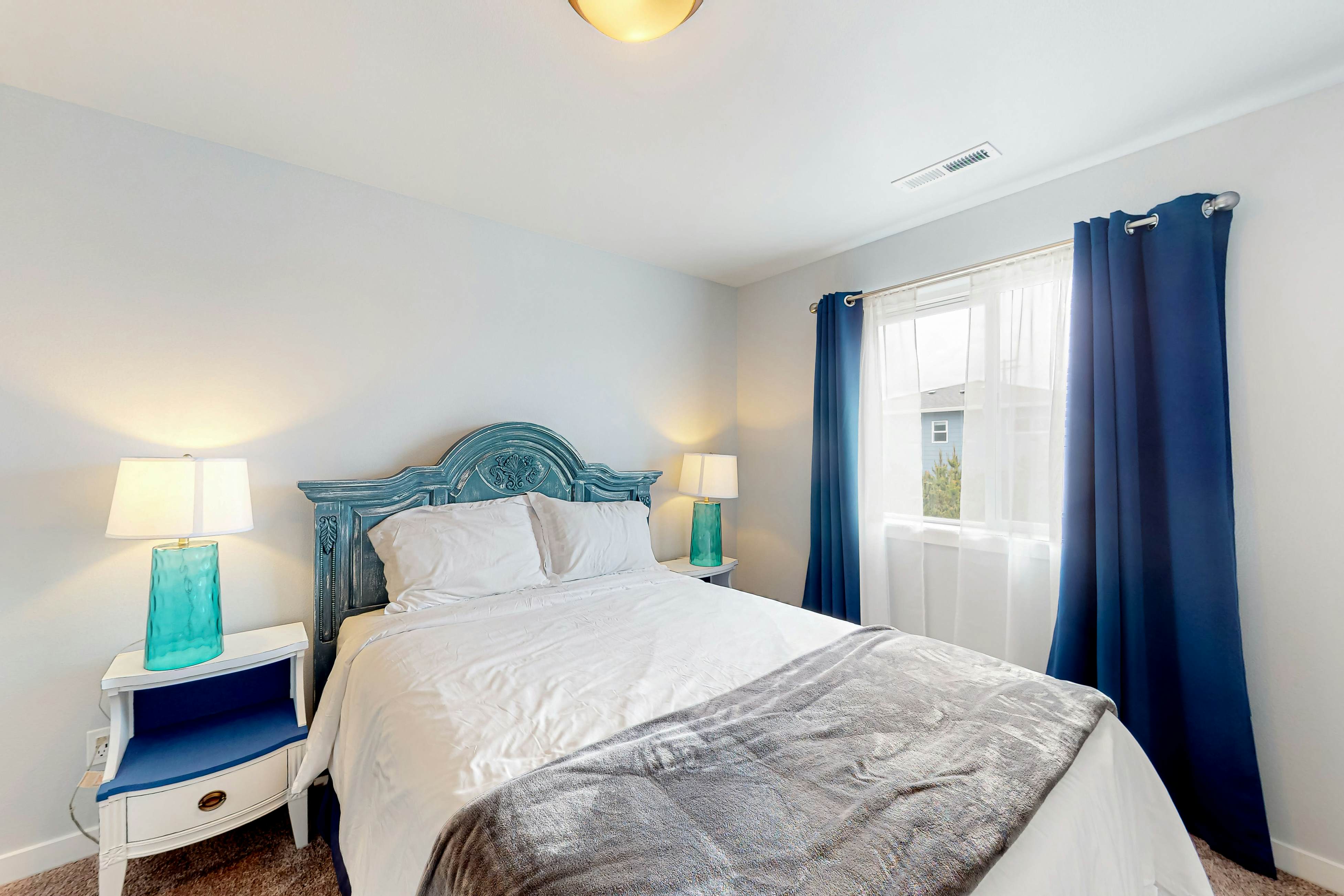 4BR home steps from the beach with private hot tub fireplace and firepit