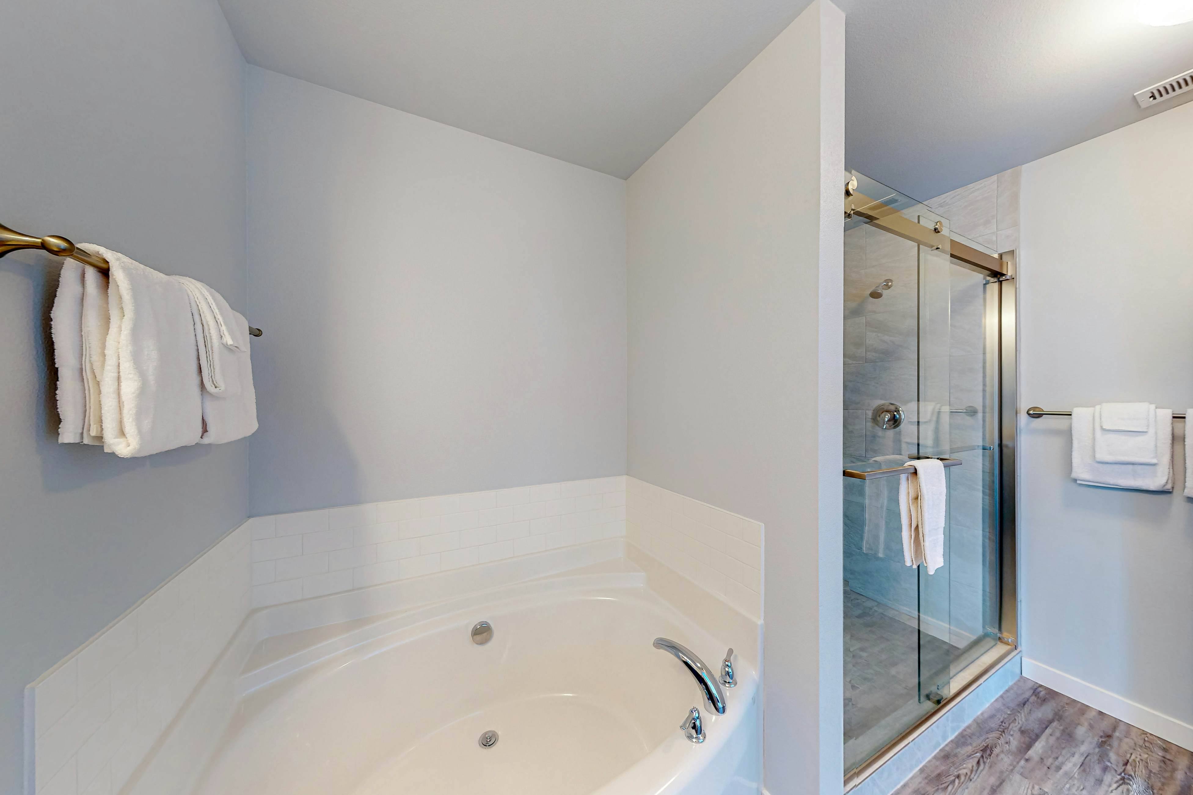 4BR home steps from the beach with private hot tub fireplace and firepit