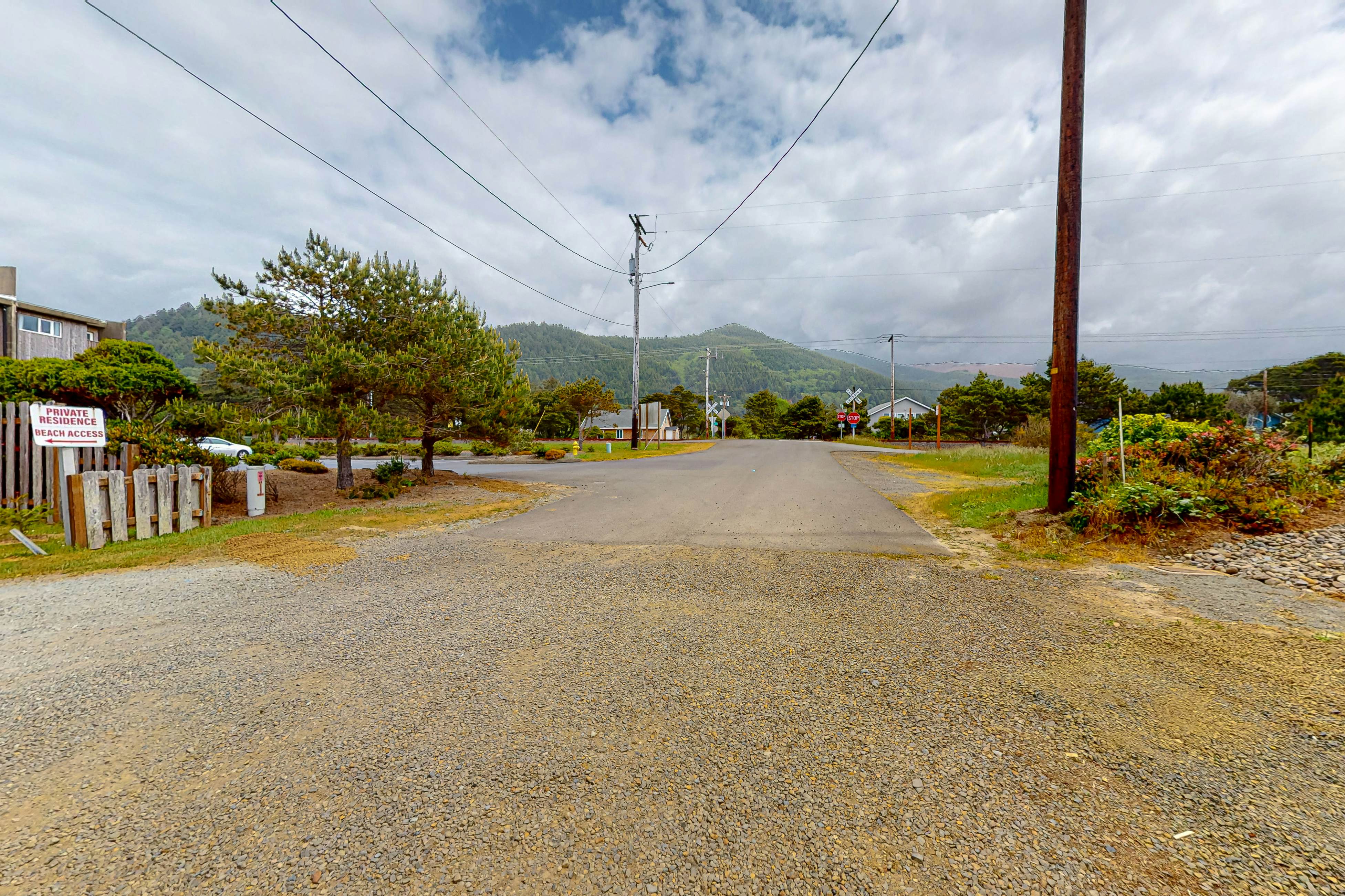 4BR home steps from the beach with private hot tub fireplace and firepit